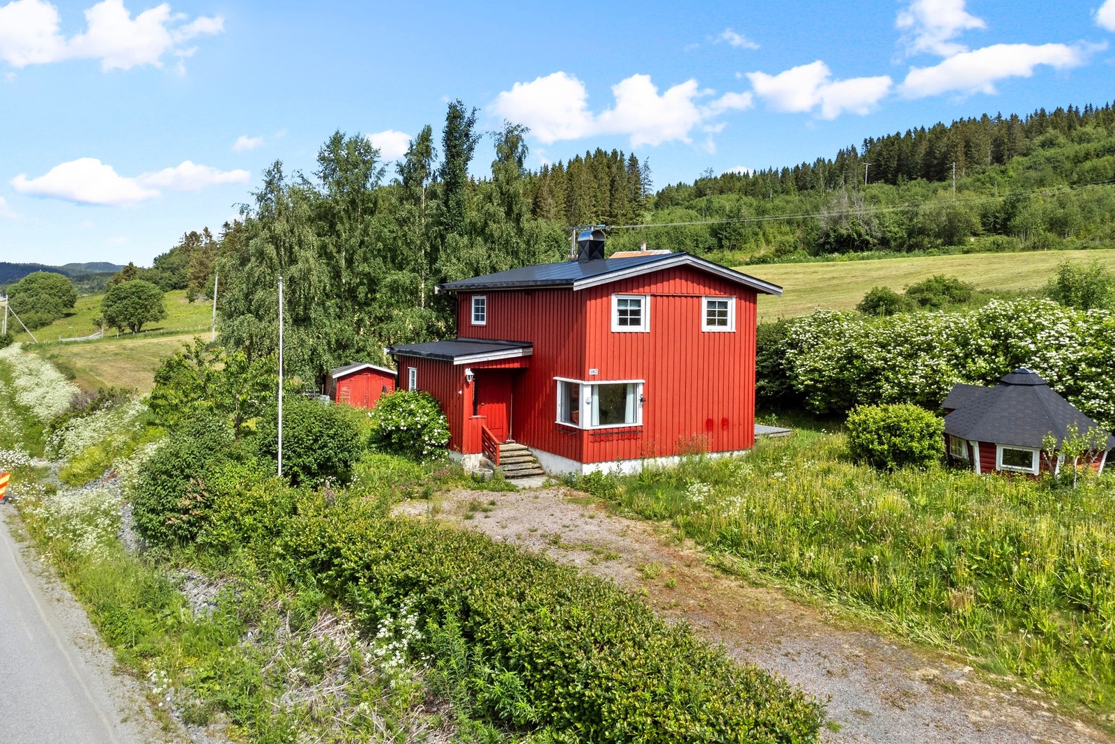 Landlig beliggende enebolig med flott utsikt! Galleribilde