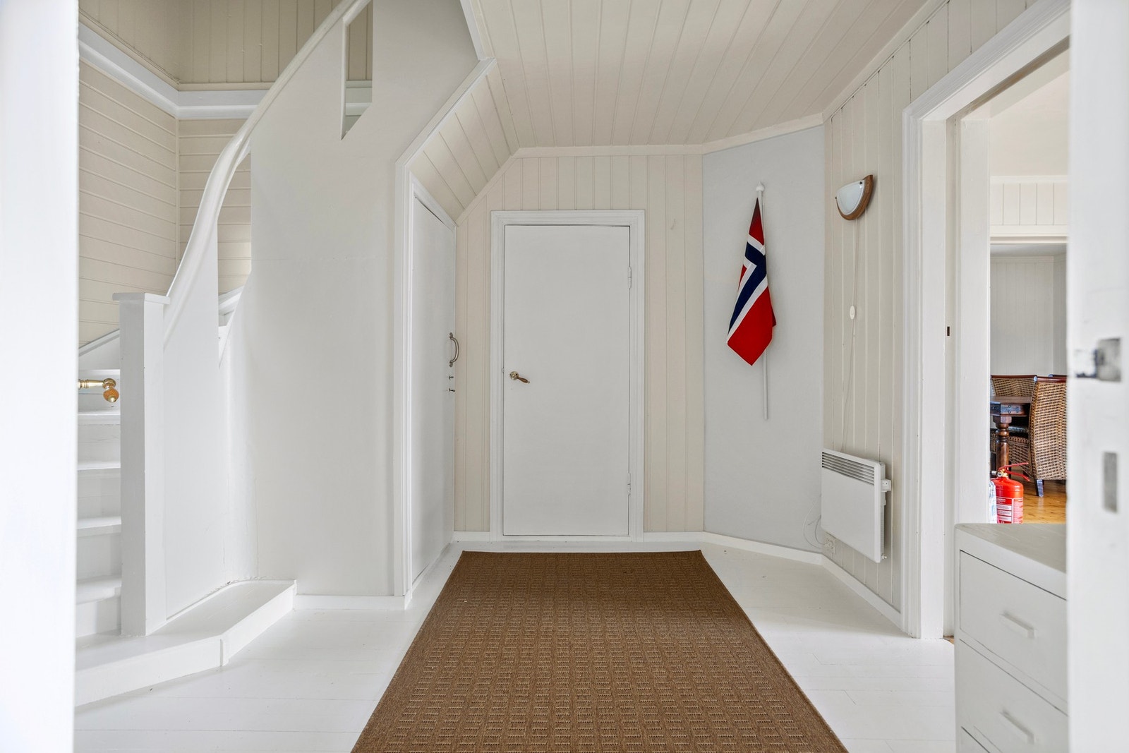 Gang - ca 11 kvm. Trapp opp til 2. etg Galleribilde