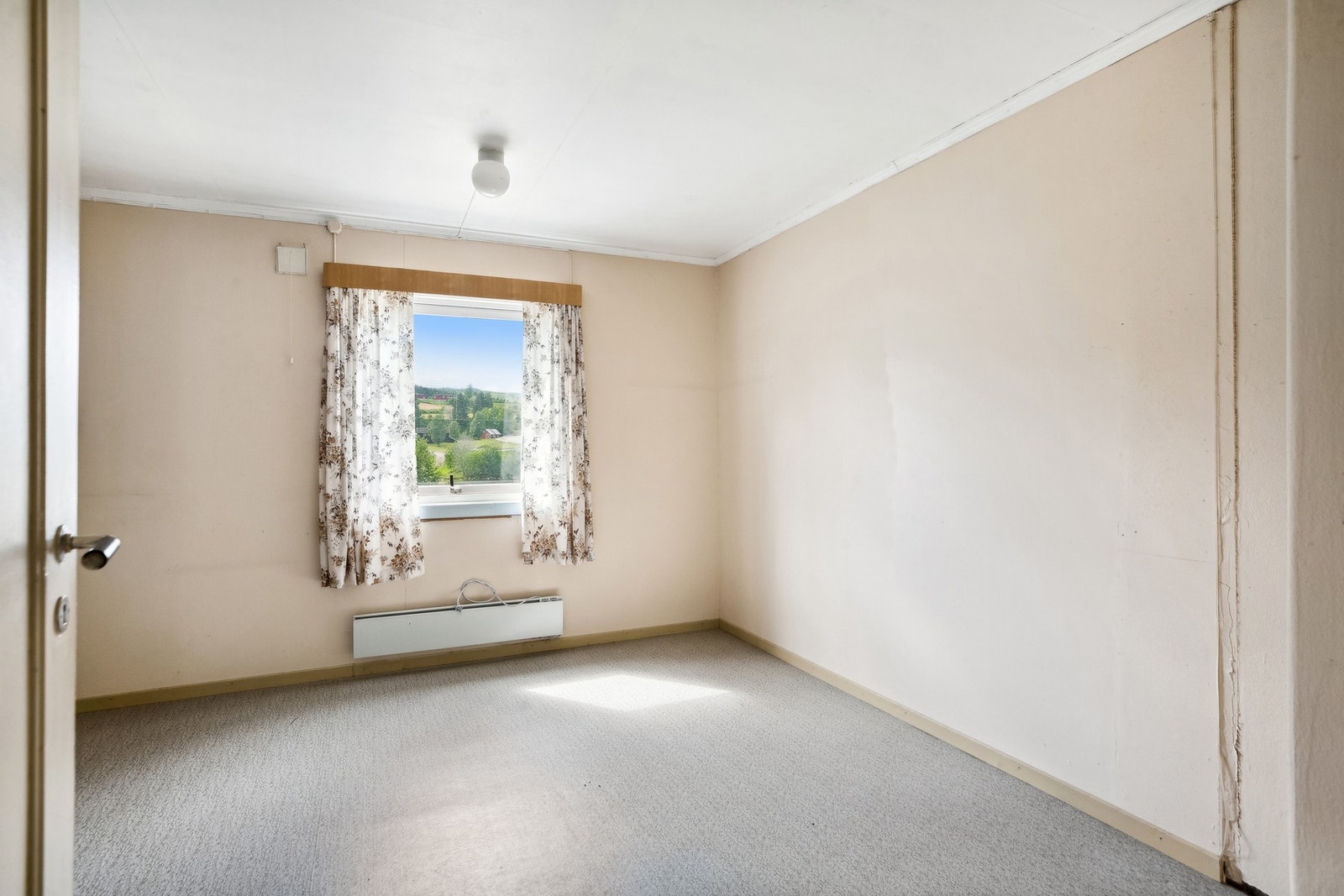 Boligen har 3 store soverom på hhv. 12,5-, 13,5-, og 15,5 kvm. Galleribilde