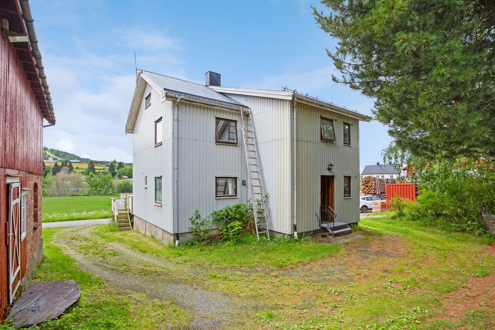 Stor tomt på ca. 59,2 mål. Galleribilde