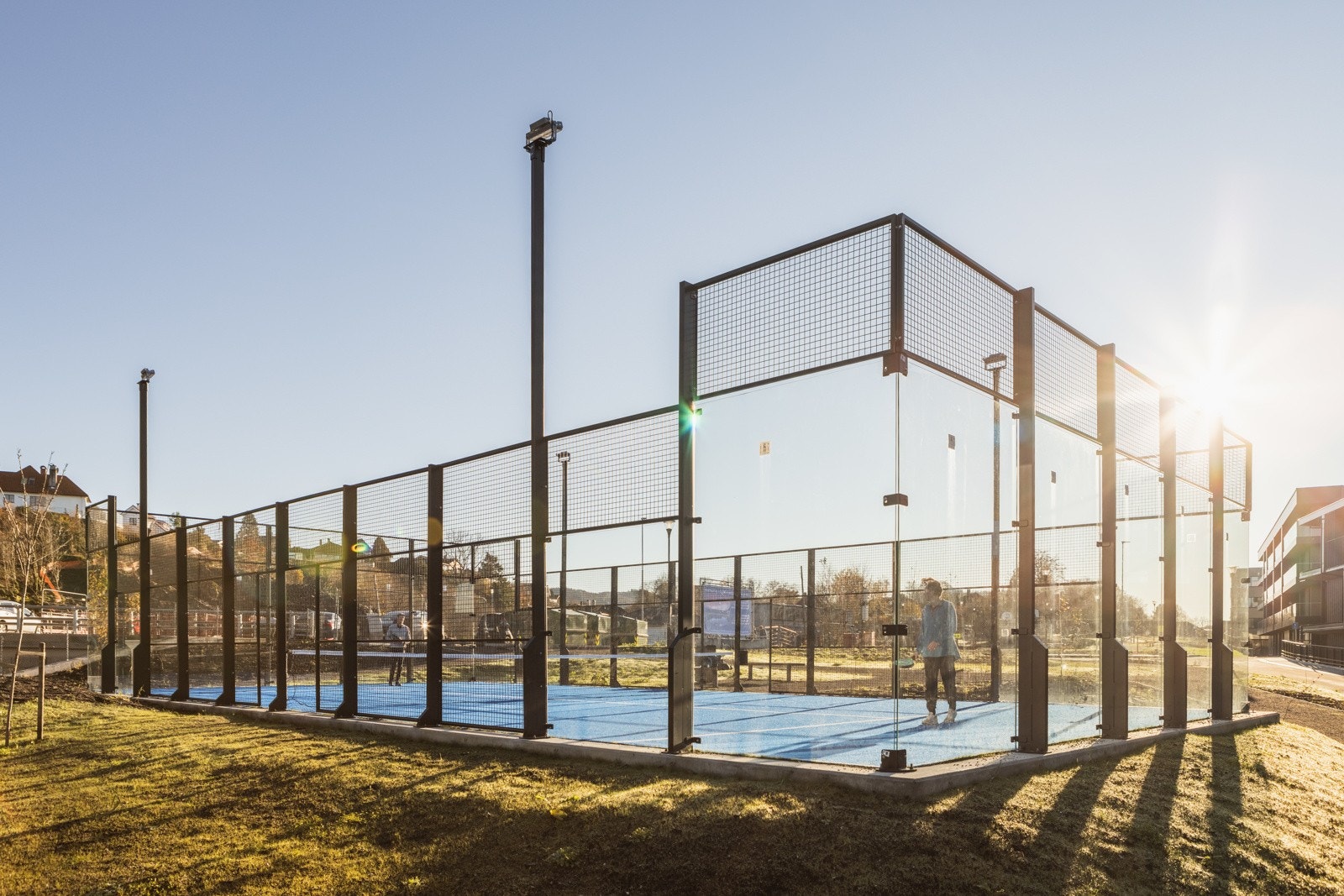 Fellesområdene har en padeltennisbane, ballbinge, lekeplass og mye mer. Galleribilde