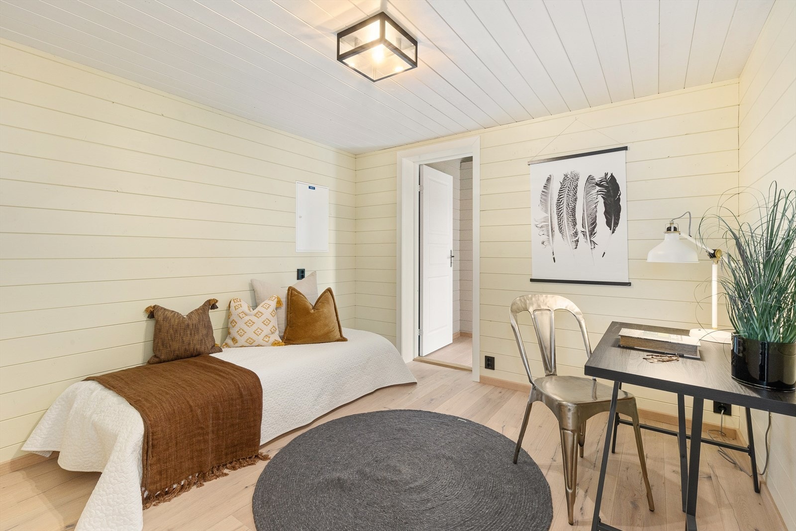 Hytta har også et meget pent kontor med flere bruksmuligheter. Galleribilde
