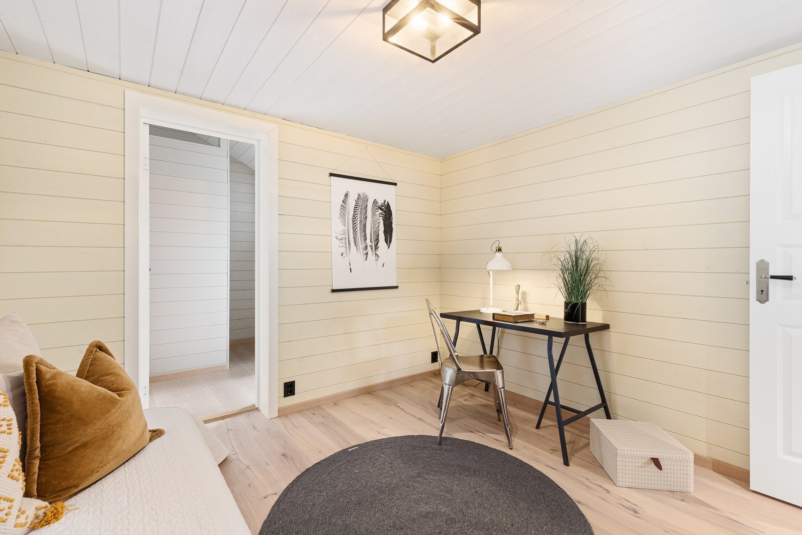 Kontoret ligger mellom trappegangen og teknisk rom. Galleribilde