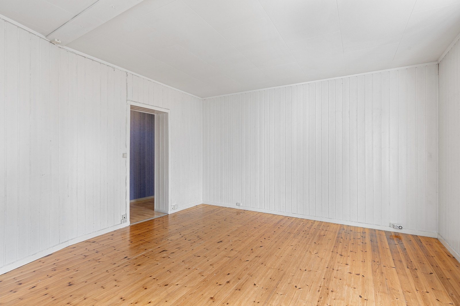 Leiligheten ligger i 4.etasje og inneholder: Entré, stue, kjøkken, bad og 1 soverom. Galleribilde