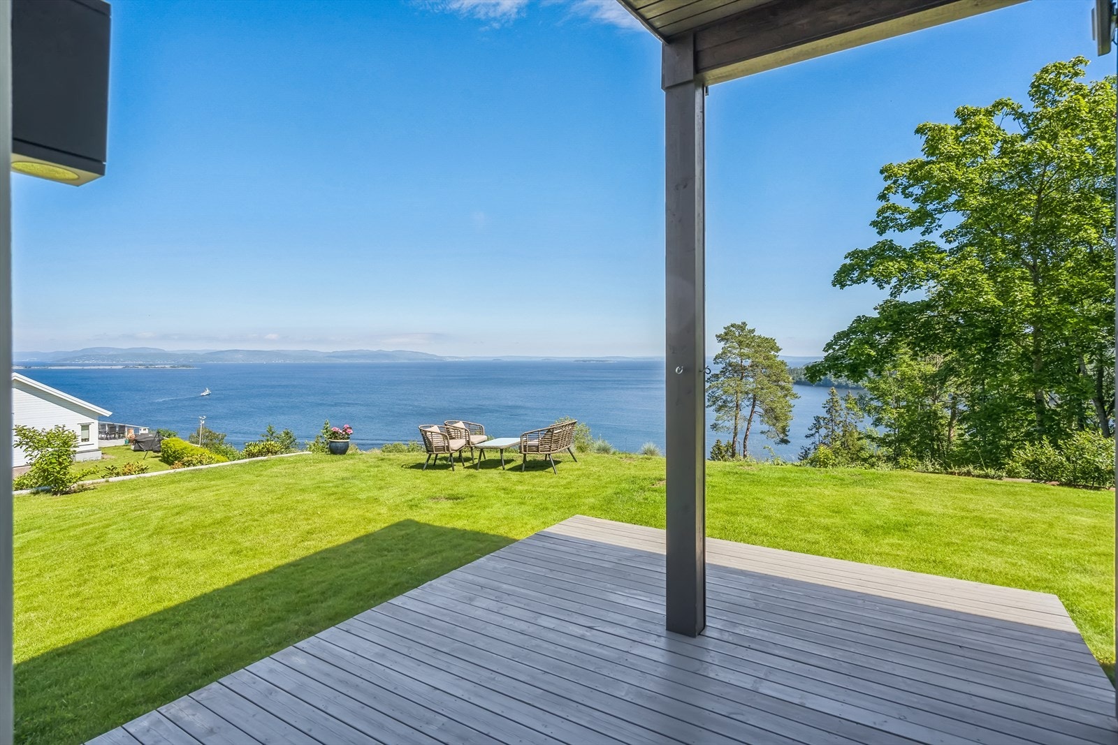 Flott terrasse med nydelig utsikt Galleribilde