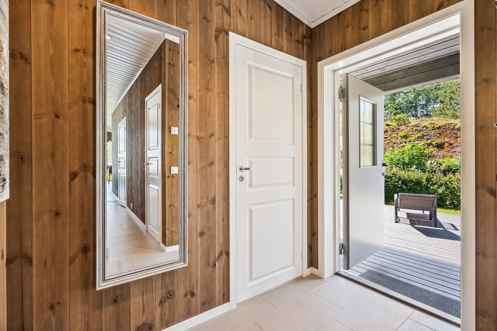 Gang med inngang til bod (hvor selger har vaskemaskinen) Galleribilde