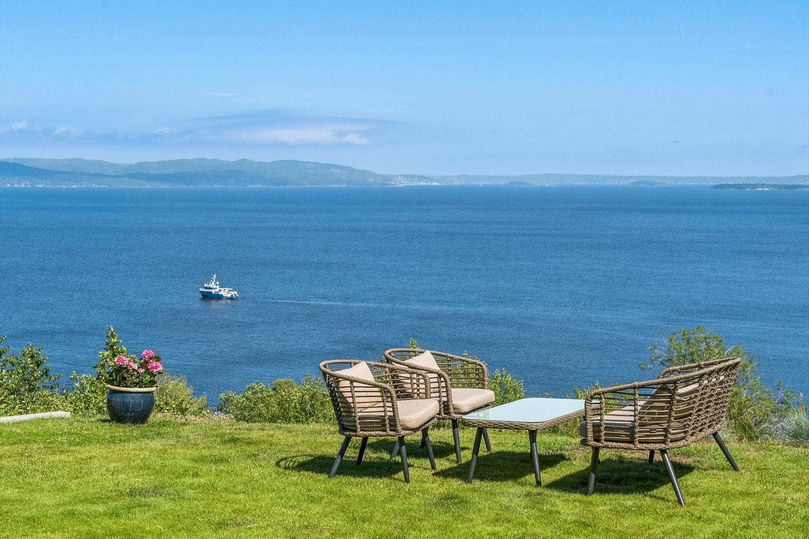 Fra hytta er det en fantastisk sjøutsikt over Oslofjorden Galleribilde