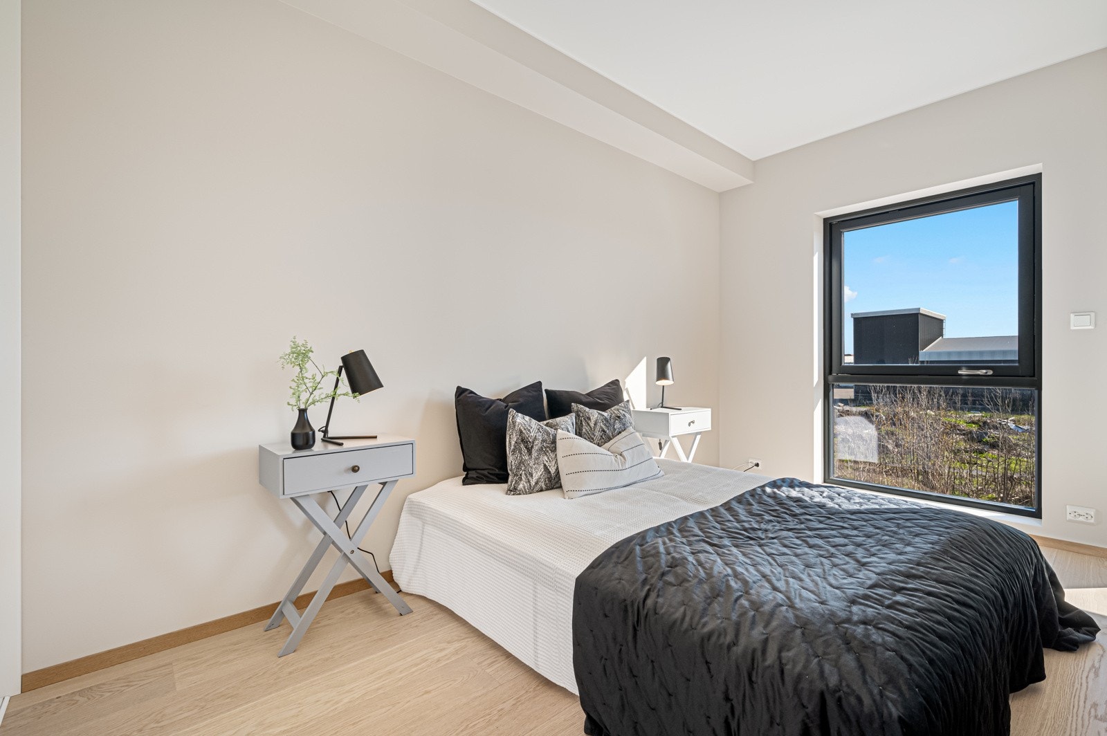Soverommet er av god størrelse og har skyvedørsgarderobe. Galleribilde