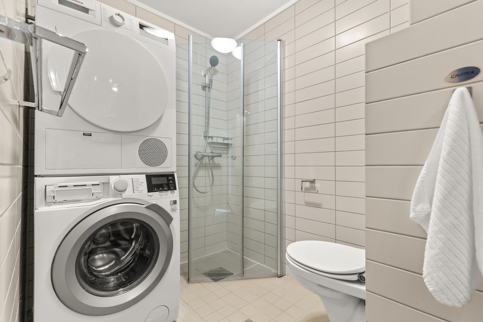 Badet ble rehabilitert i regi av en tidligere eier i 2011 med opplegg for vaske/tørketrommel. Galleribilde