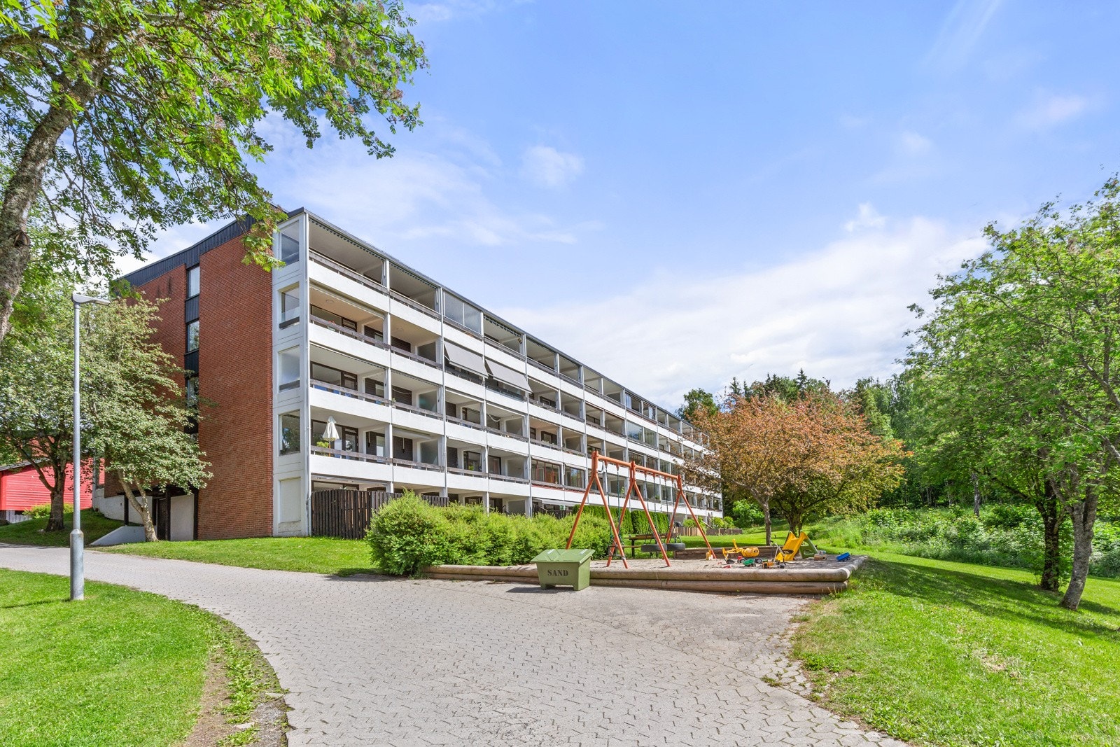 Leiligheten ligger i byggets 2.etasje. Galleribilde