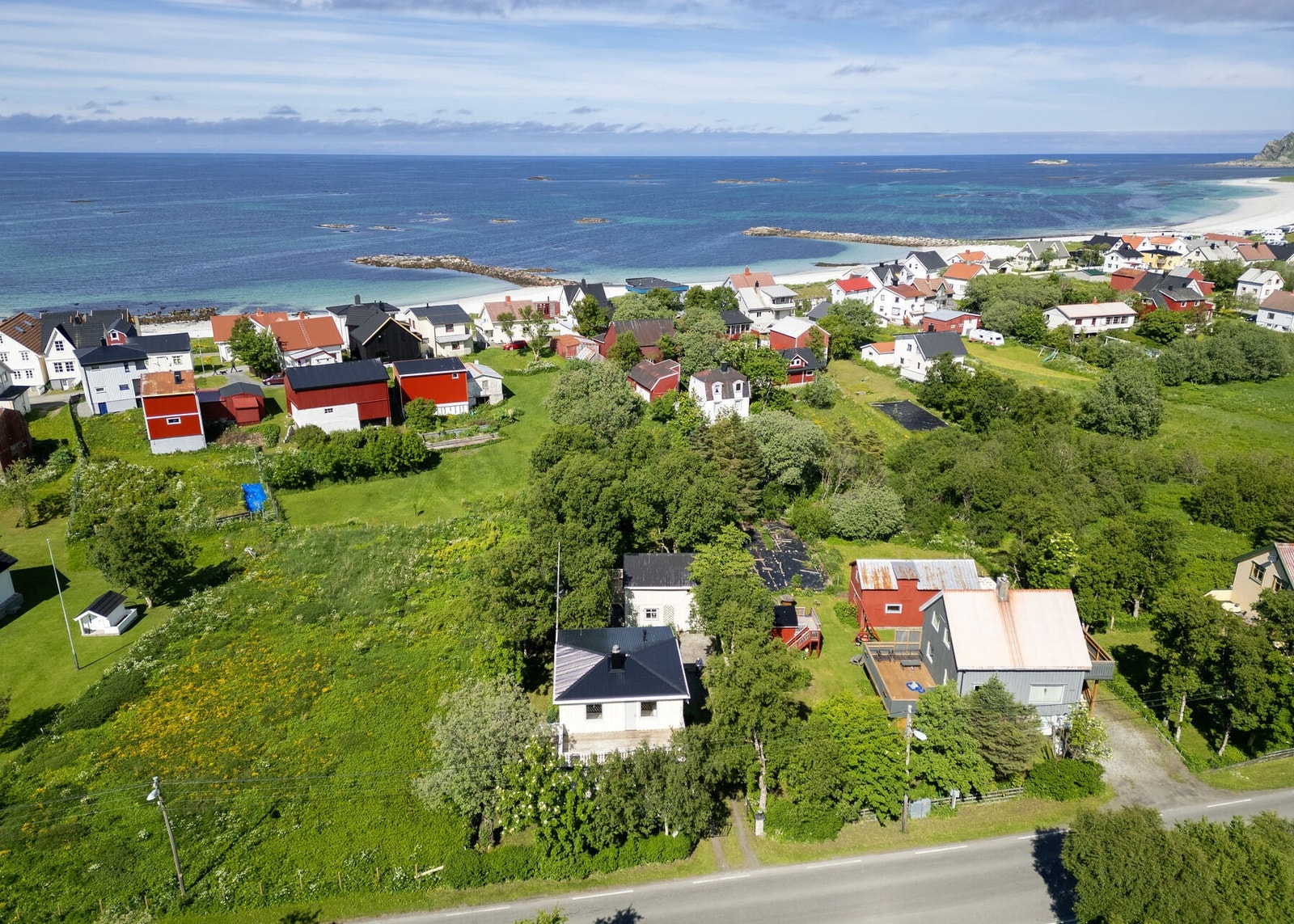 Kort vei til utallige vakre turstier rundt Bleik, både langs stranda og i utmarka. Galleribilde