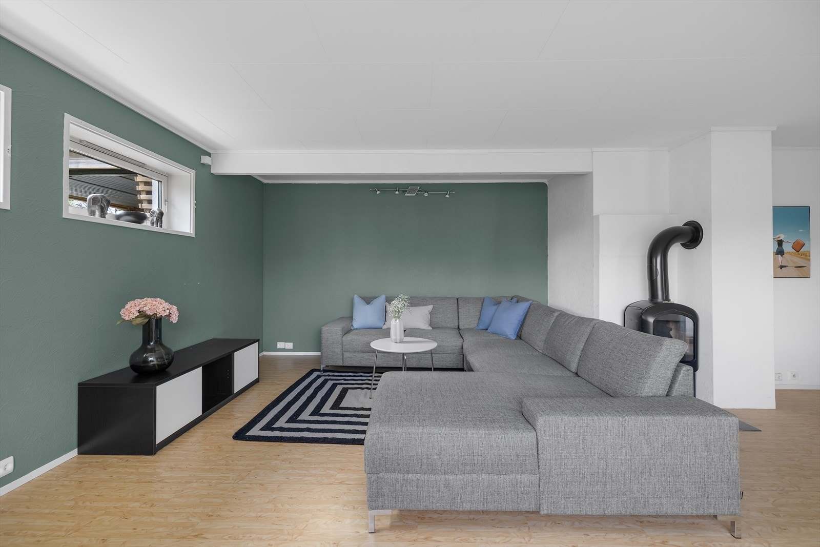 Her får du god plass til stor sofagruppe. Galleribilde