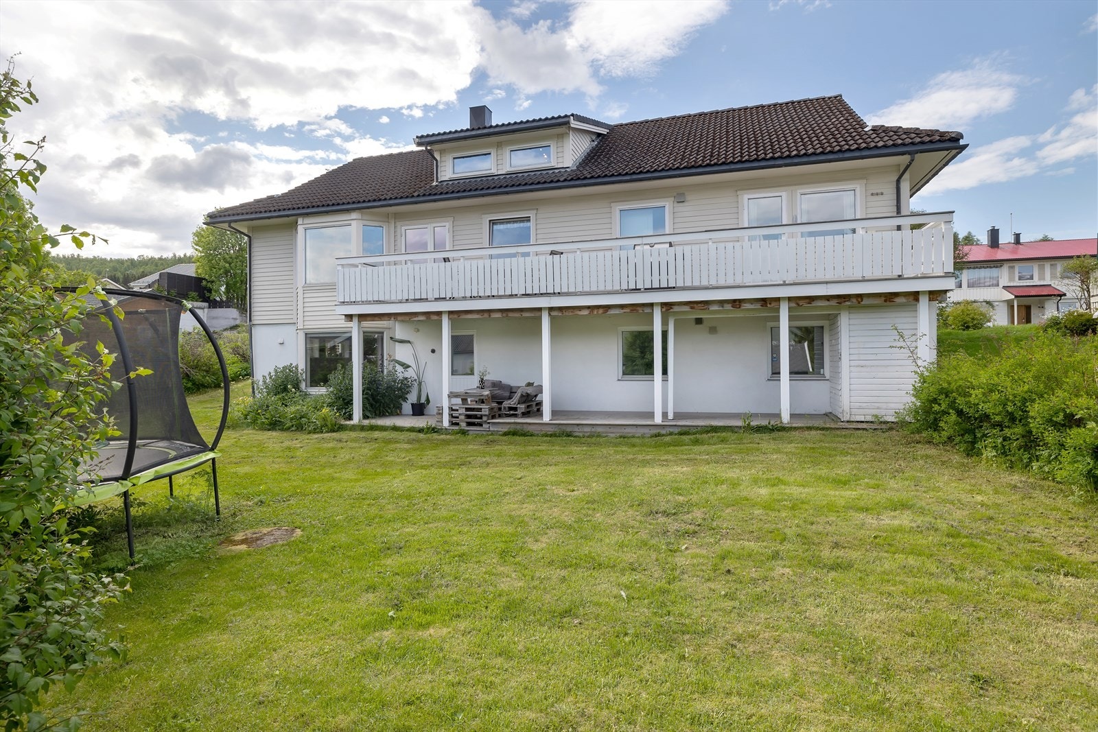 God plass til trampolinen. Galleribilde