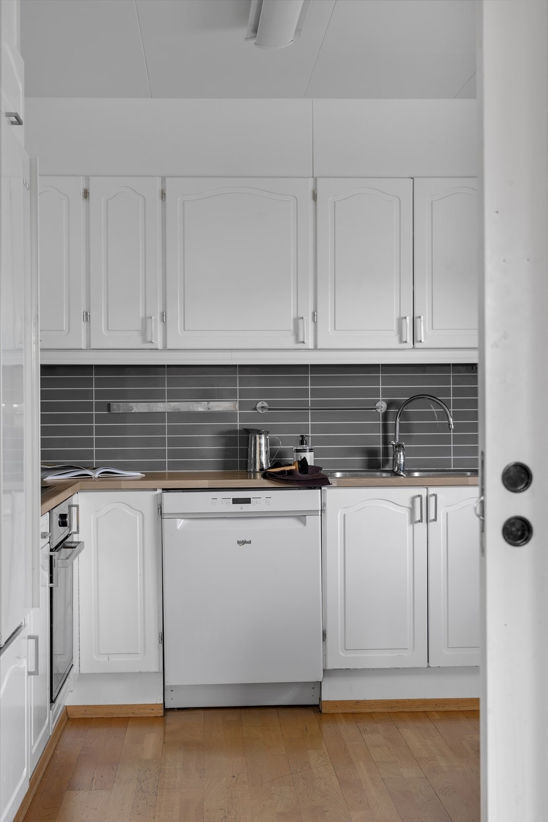 Her får du masse skap-og benkeplass. Galleribilde