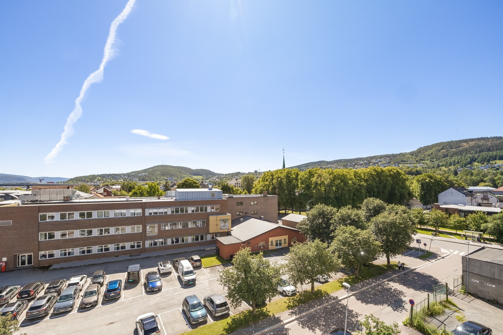 Det er flott utsikt fra balkongen retning Nordbykollen Galleribilde