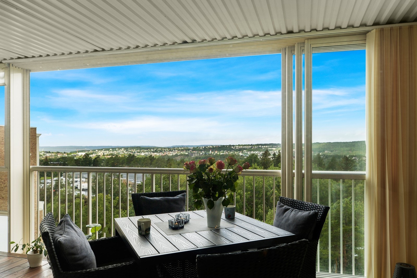 Velkommen til Carl Sibberns vei 7C, presentert av Eiendomsmegler1v/ Tone Hals. Galleribilde