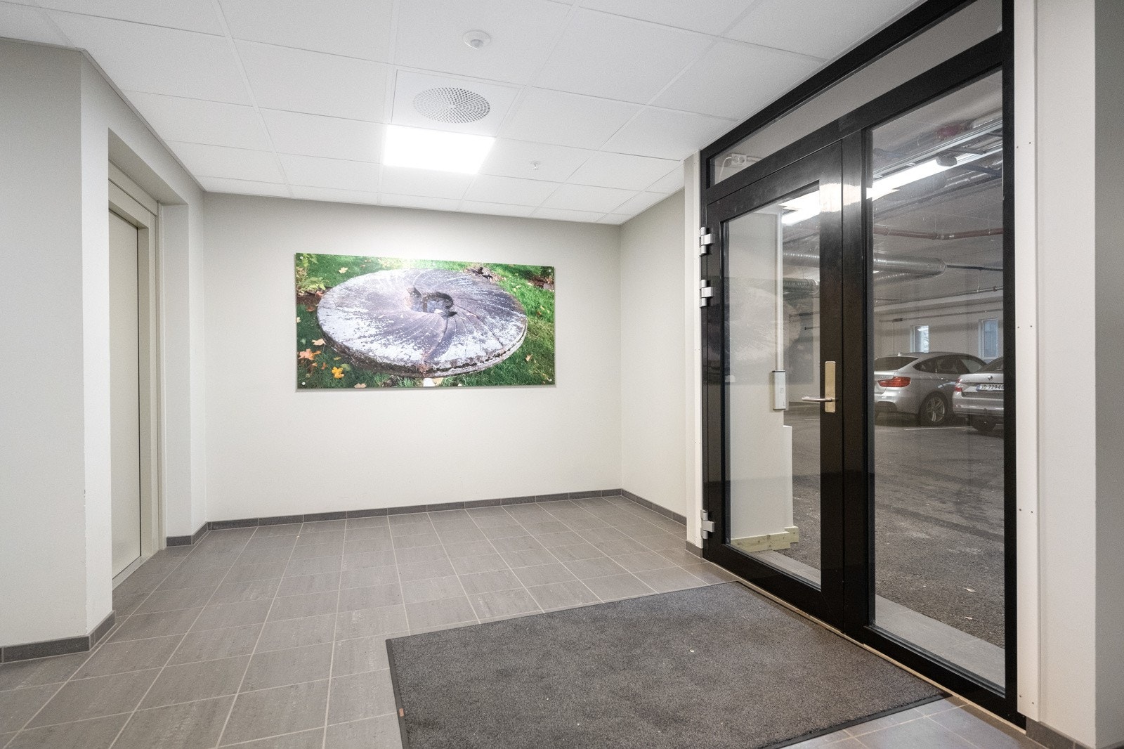 Heis direkte fra felles parkeringsgarasje Galleribilde