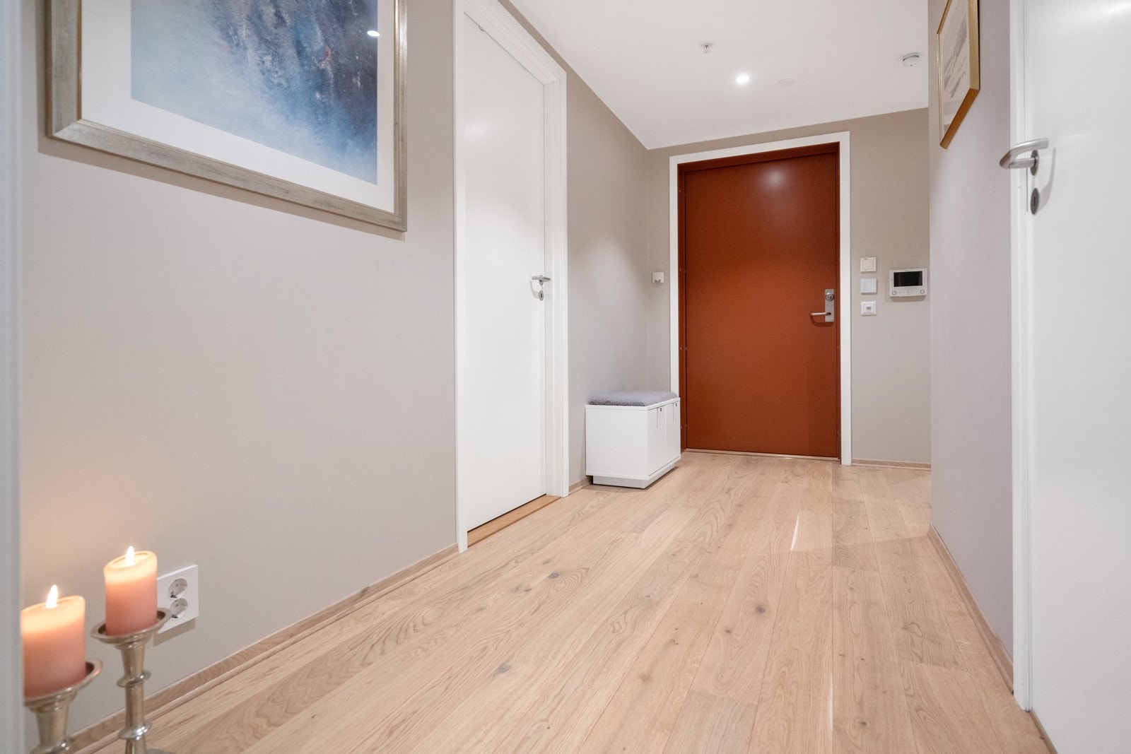 Med leiligheten følger også bod i fellesanlegg og biloppstillingsplass i felles, innendørs garasjeanlegg Galleribilde