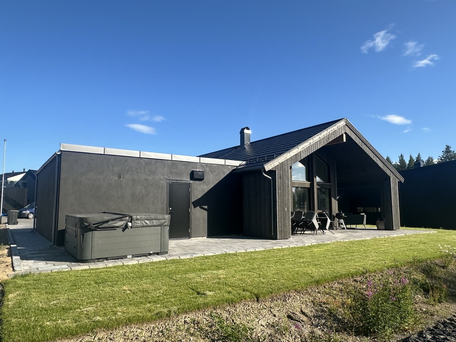 Fint uteområde med solrike forhold. Galleribilde