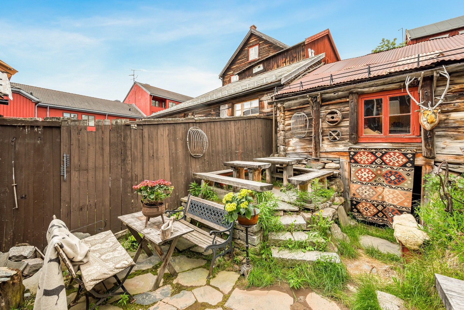 Det er totalt fire bilder soner Galleribilde