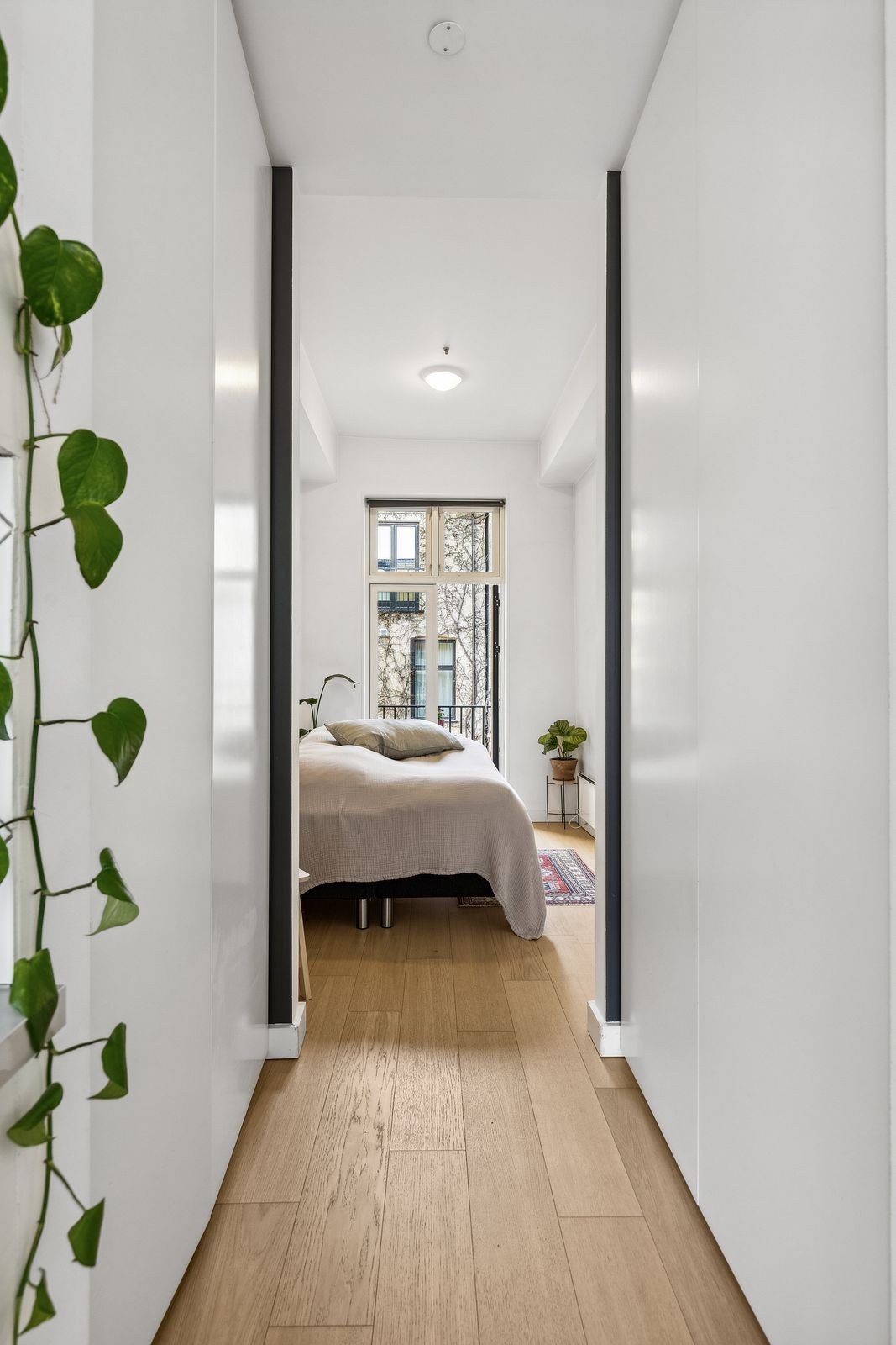 Garderobeskap i gangen Galleribilde