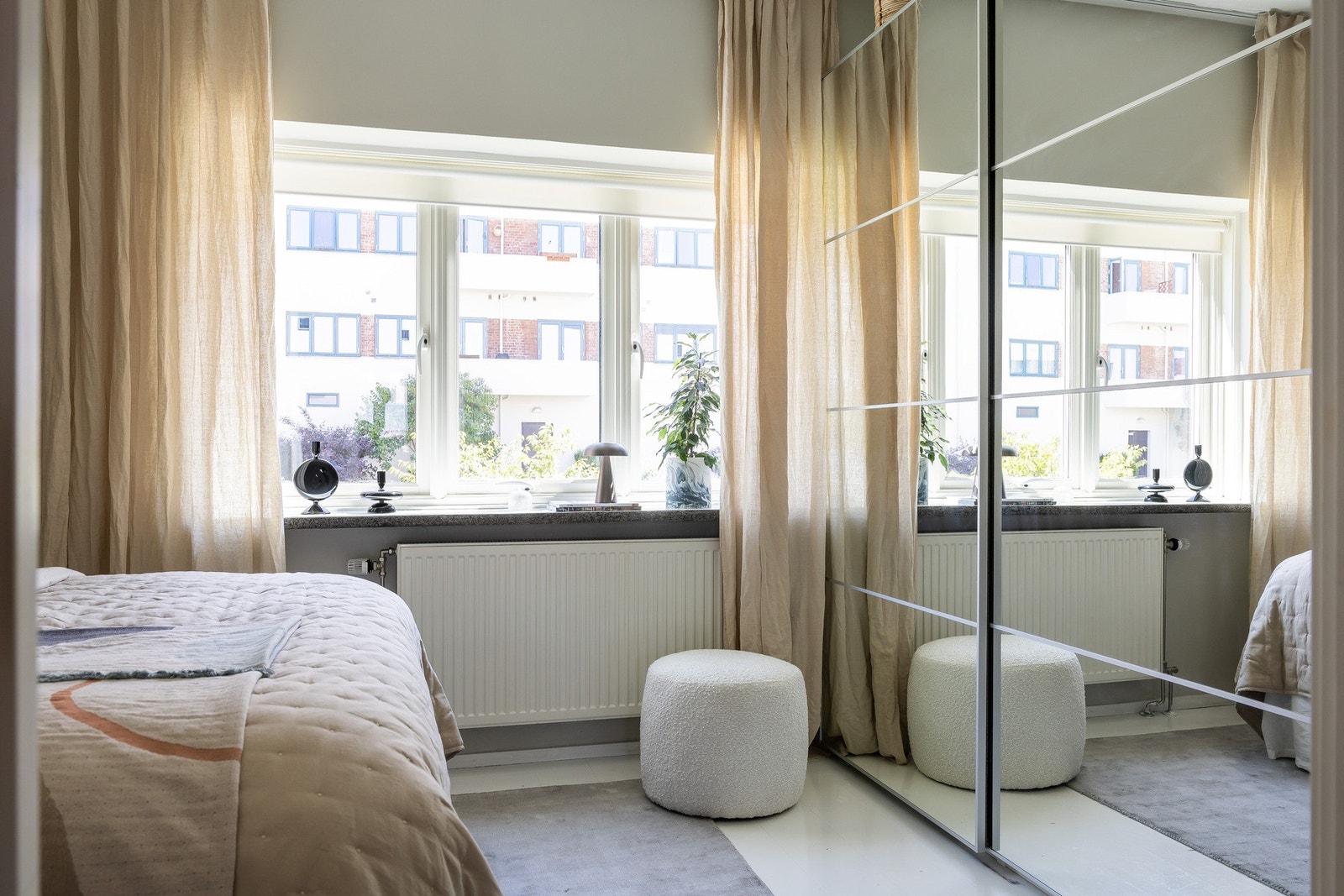 Hovedsoverom som vender inn mot gårdsrom Galleribilde