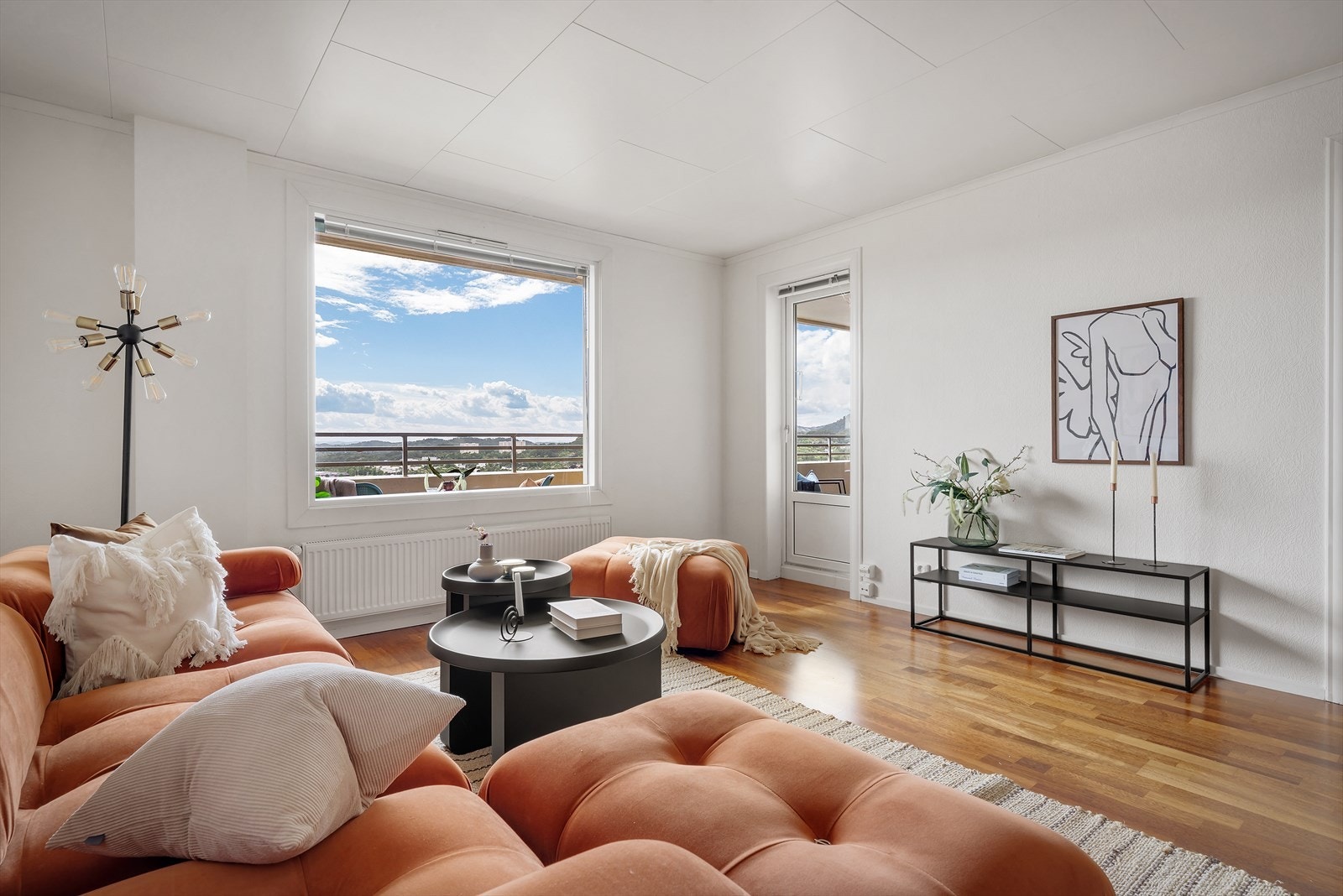 - Vindusflatene sørger for rikelig med verdifullt lysinnslipp og en luftigere romfølelse - Galleribilde