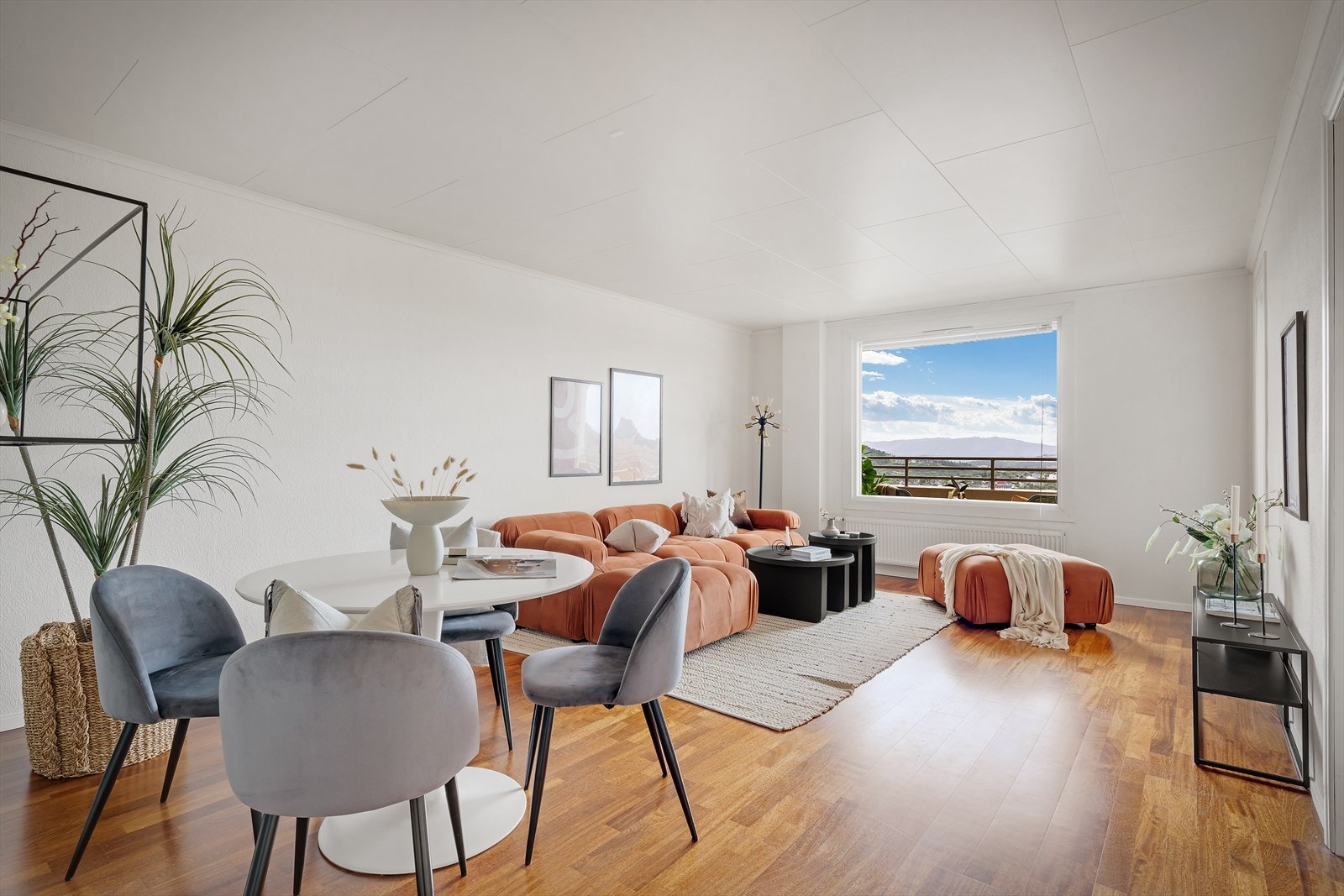 - Innvendig holder boligen en lys og innbydende standard - Galleribilde