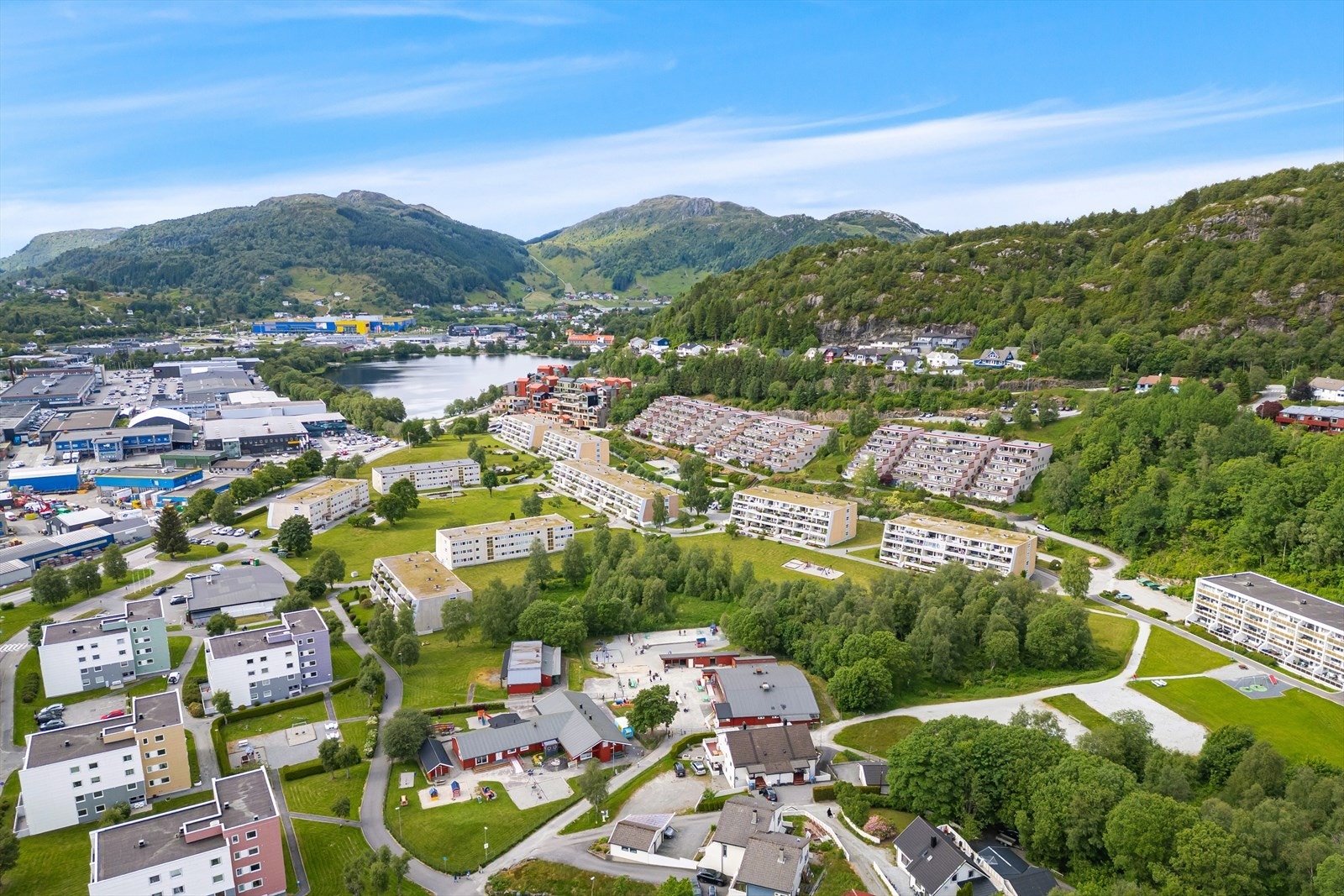 Idyllisk beliggenhet like ved Liavatnet på Nyborg Galleribilde