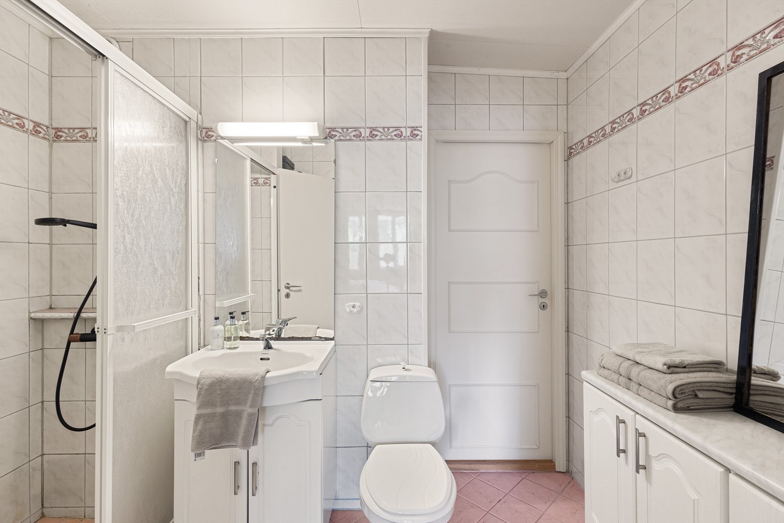 Helfliset bad med varmekabler Galleribilde