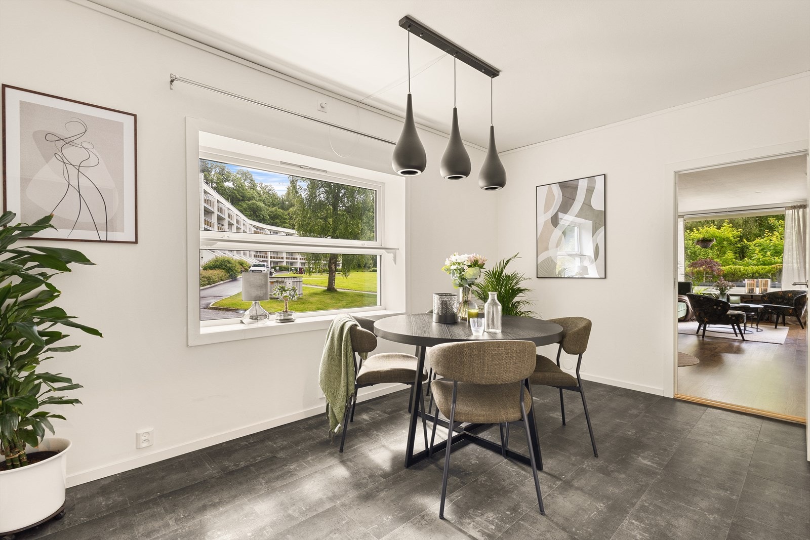 Romslig spisestue Galleribilde