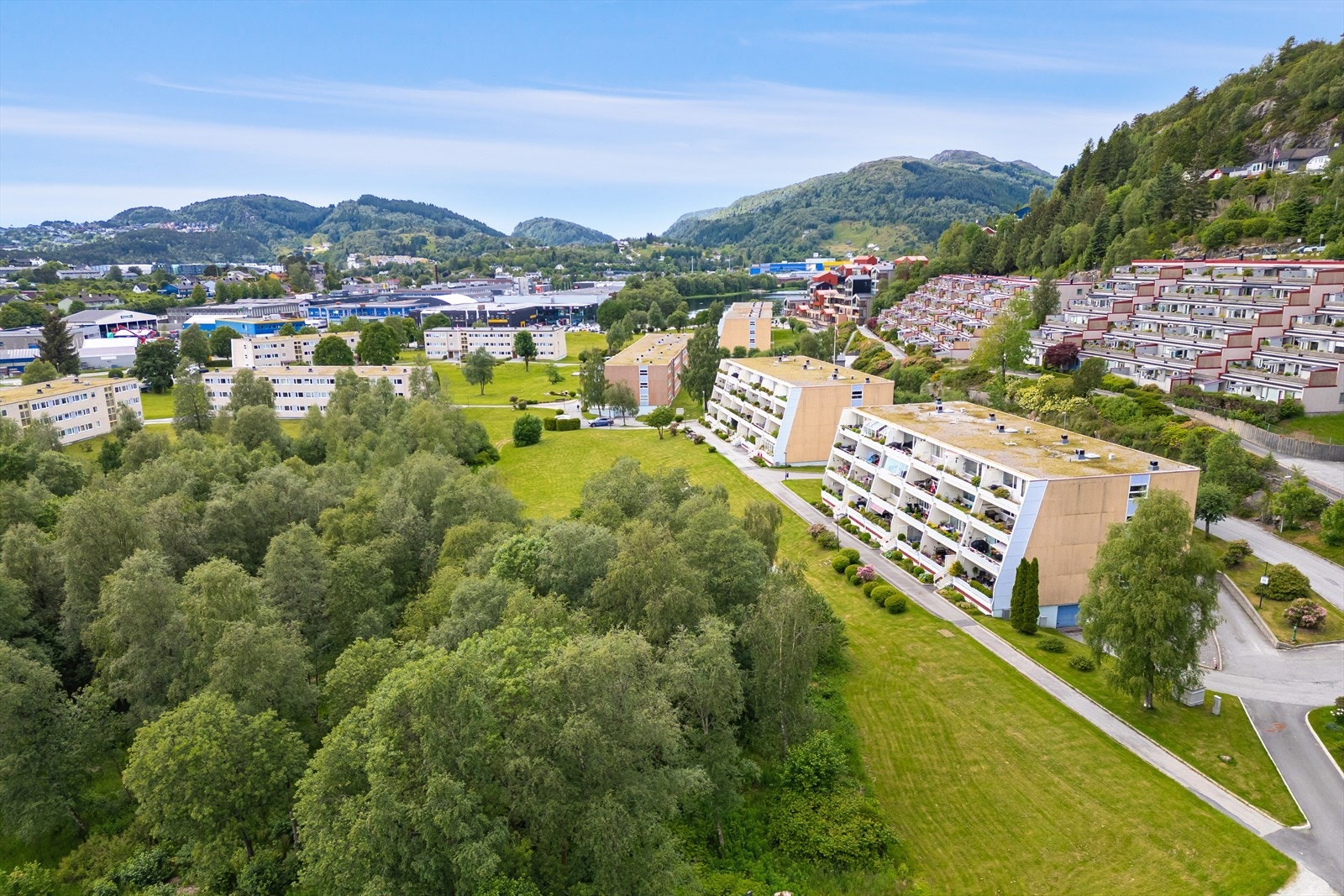 Lun og usjenert beliggenhet i 1.etasje Galleribilde