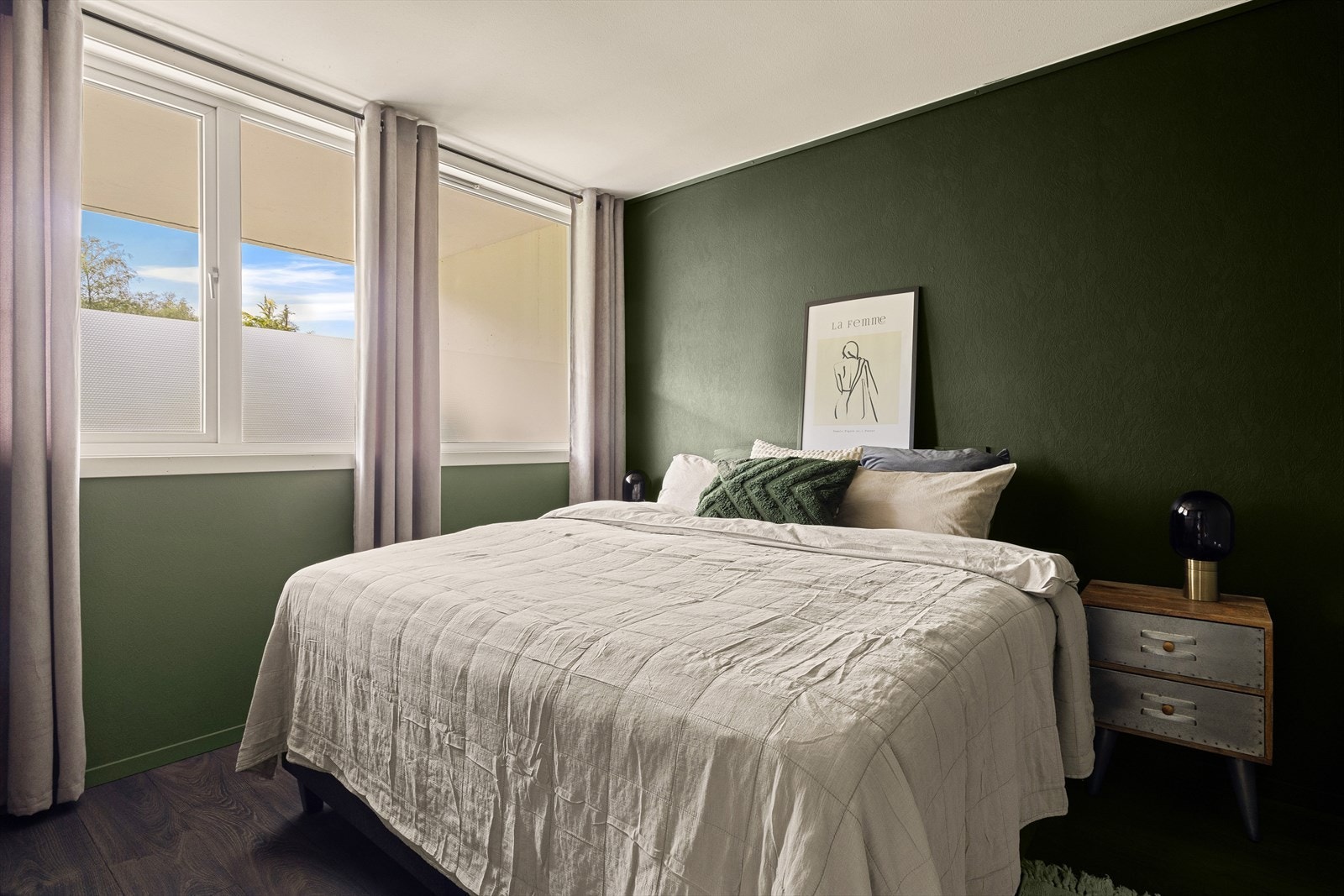 Leiligheten inneholder 3 soverom Galleribilde