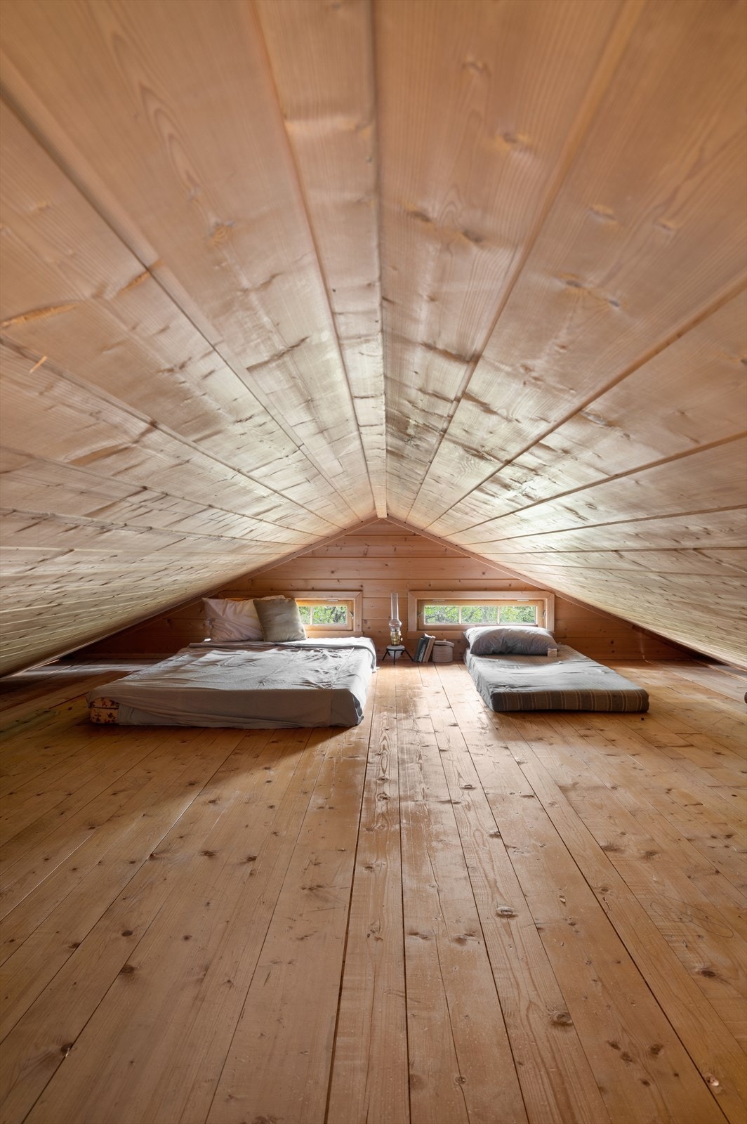 Hemsen er i dag er innredet med to madrasser. Galleribilde