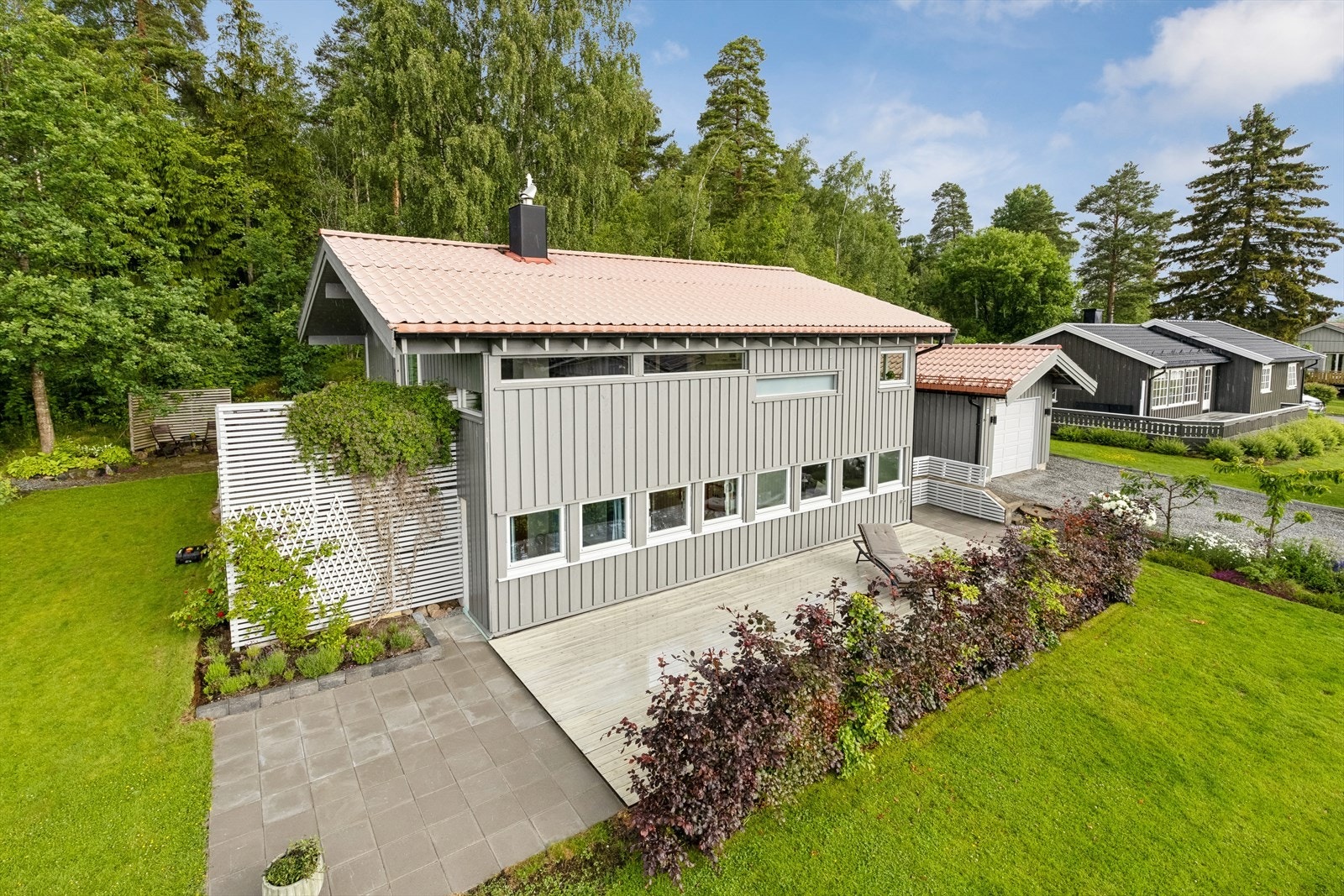 Fra boligen er det kort gange til sentrum med alle fasiliteter. Galleribilde