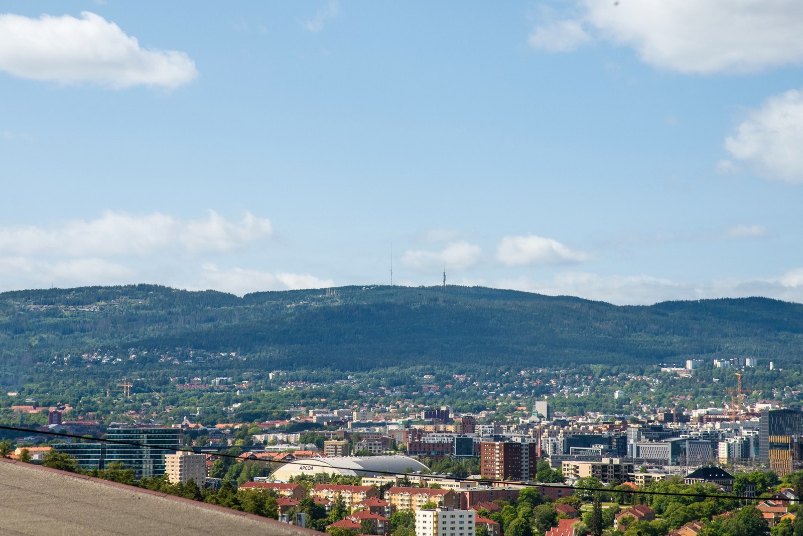 Utsagn fra selger: "Det beste med boligen er all himmelen du har utsikt til, samt at du kan se hele veien over til Holmenkollen!" Galleribilde