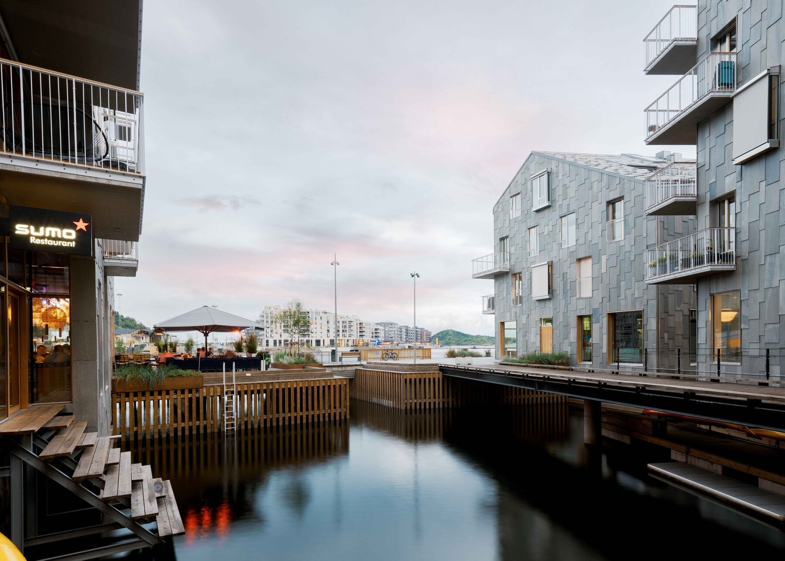Umiddelbar nærhet til forretninger og restauranter. Galleribilde