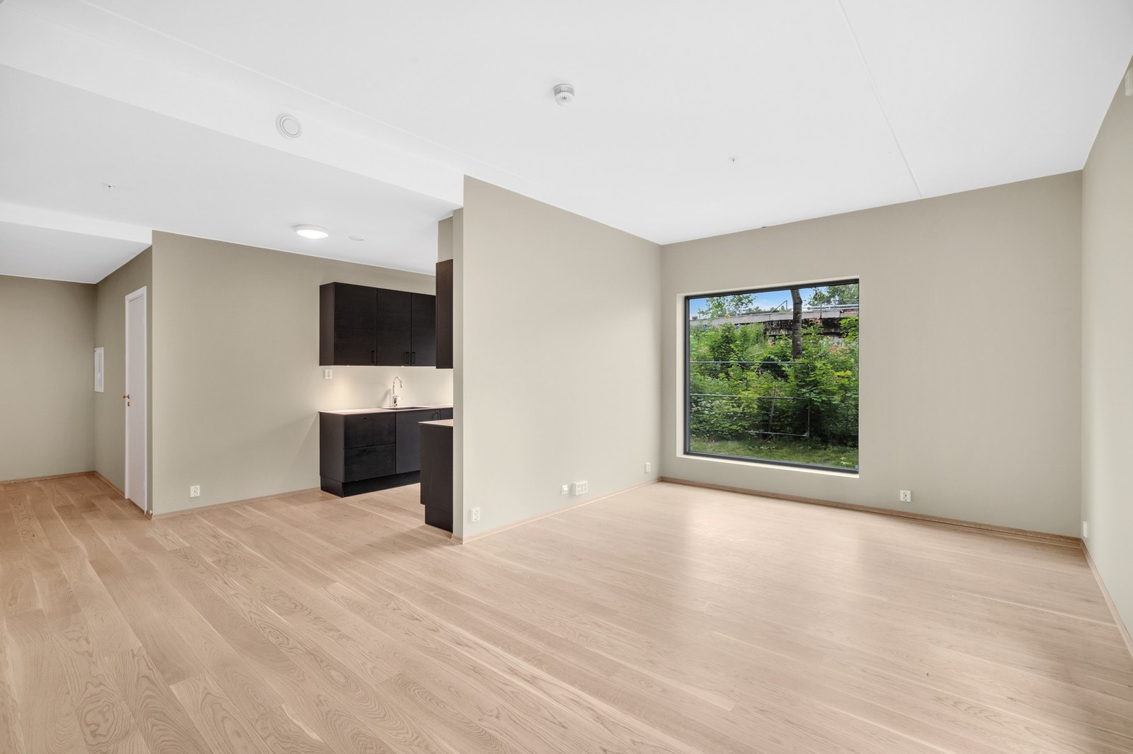 Delikat stue med gode møbleringsmuligheter. Galleribilde