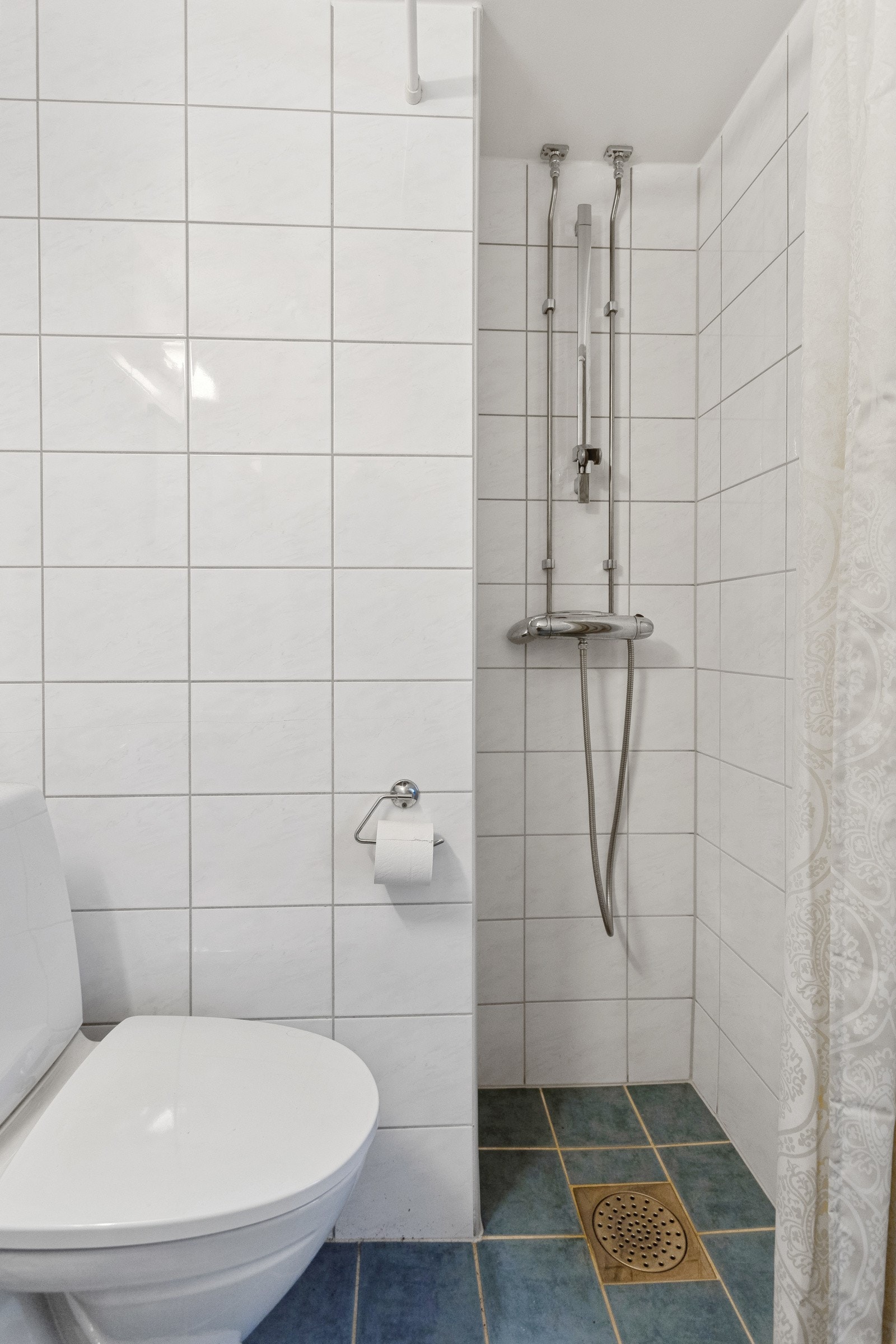 Pent flislagt bad med varmekabler Galleribilde