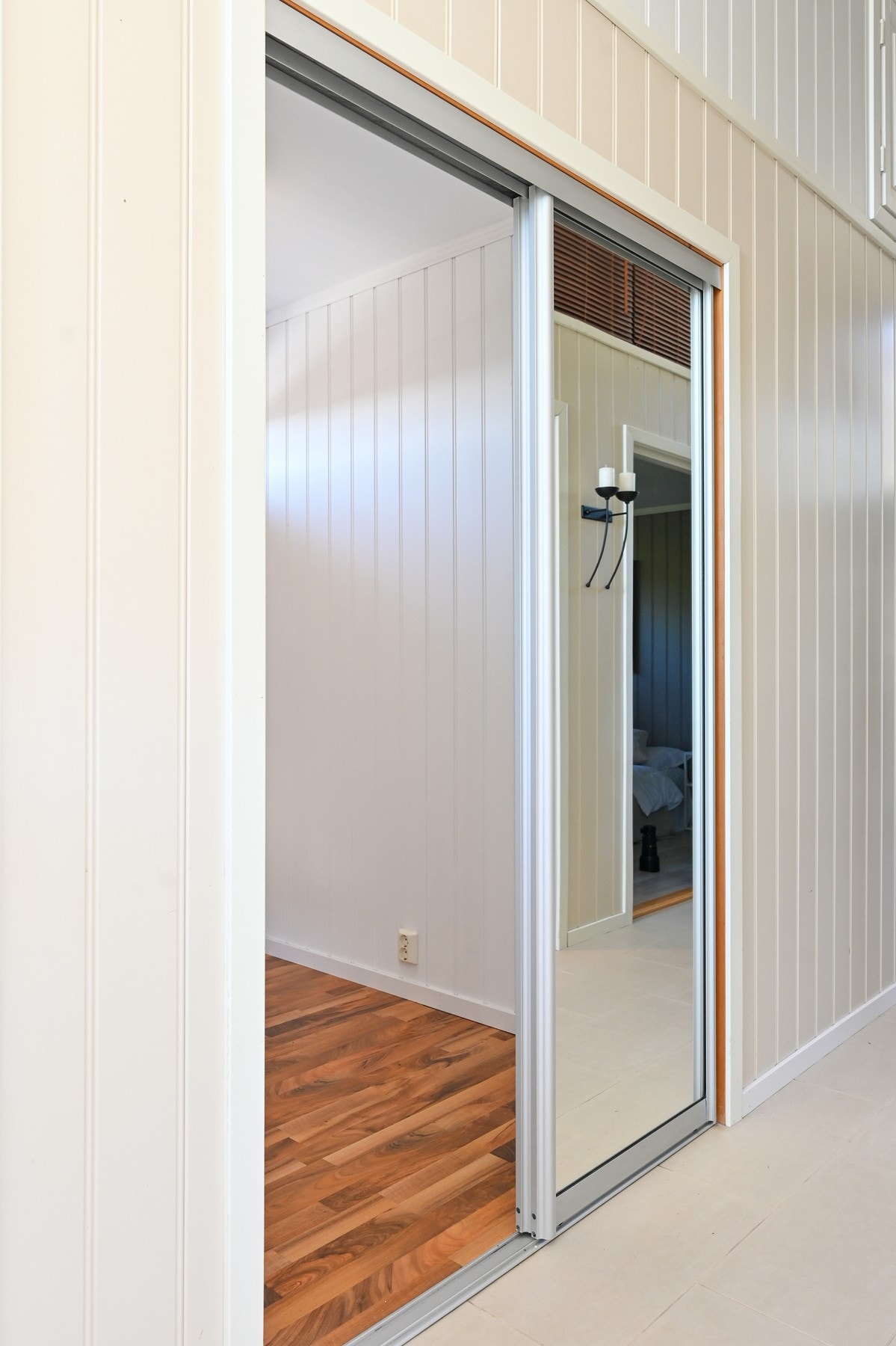 Praktisk bod / Walk-in-closet Galleribilde