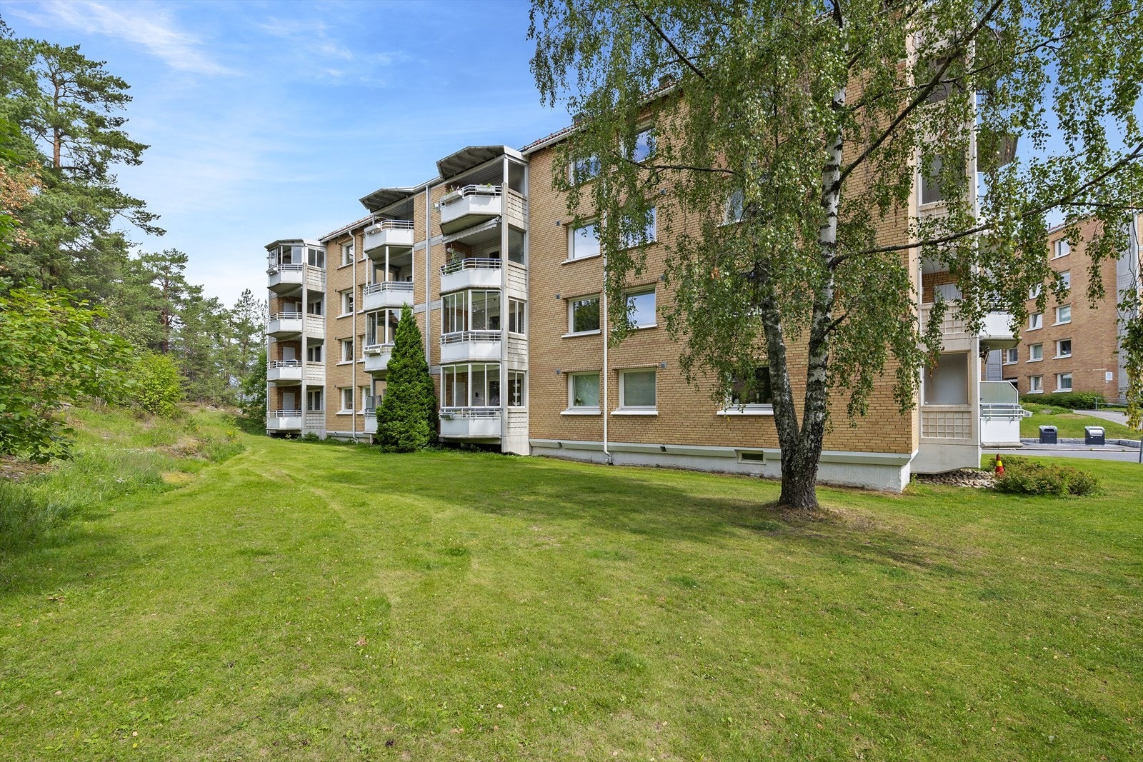 Borettslaget har pene og opparbeidede fellesarealer. Galleribilde