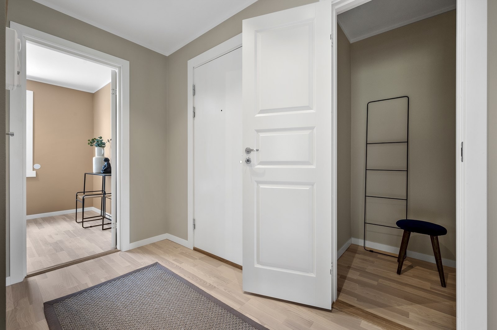 Praktisk innvendig bod i gangen. Galleribilde