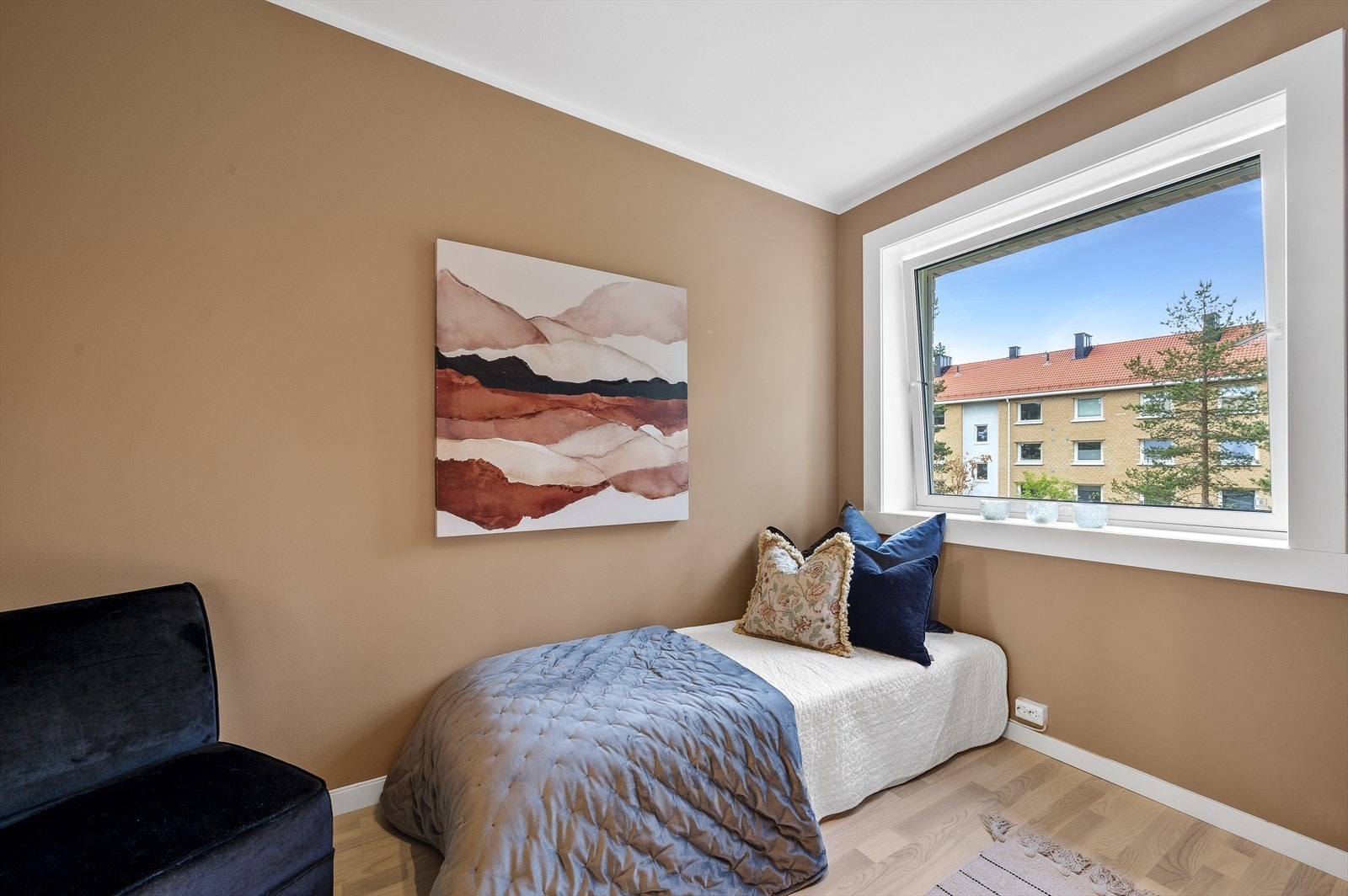 Her er det plass til seng, nattbord og annet møblement om ønskelig. Galleribilde