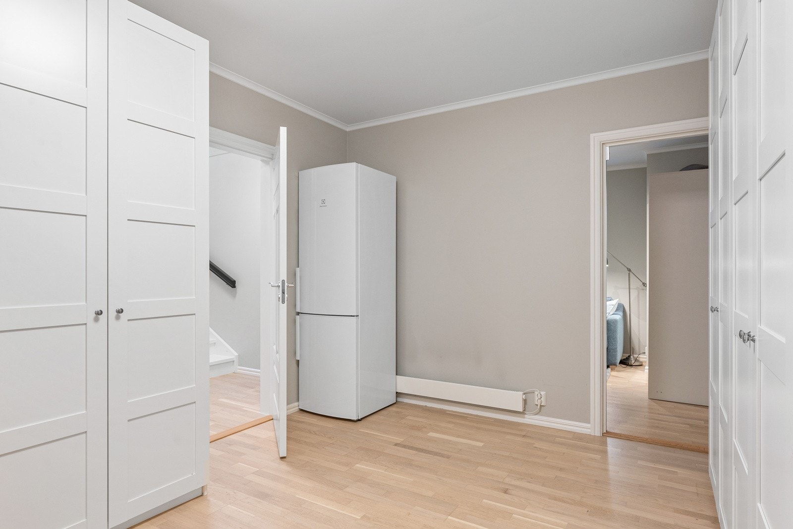 Via boden er tilkomsten til garasjen Galleribilde