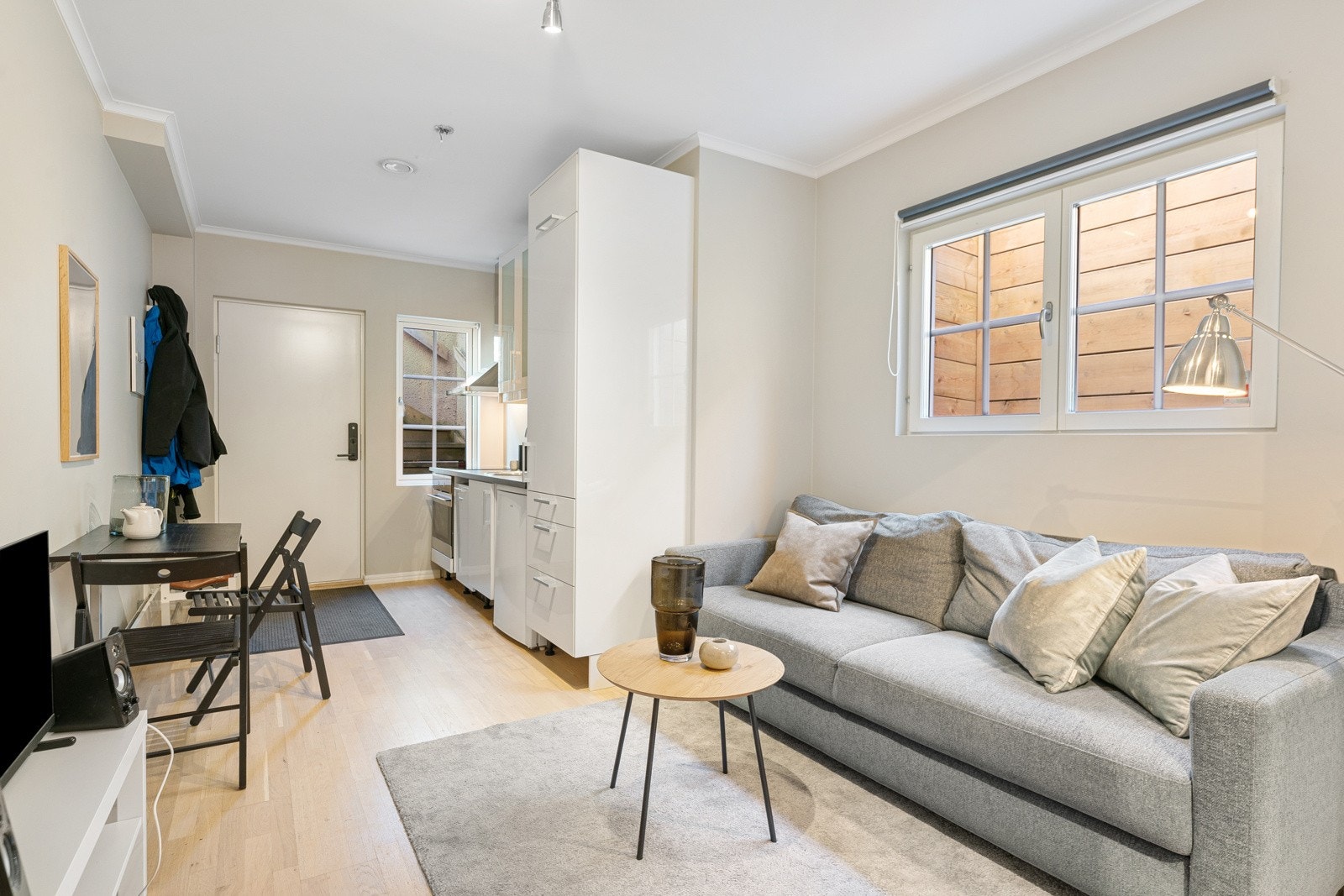 Kjellerstue med kjøkkeninnredning og alkove (byggemeldt som trimrom - ikke godkjent til varig opphold) Galleribilde