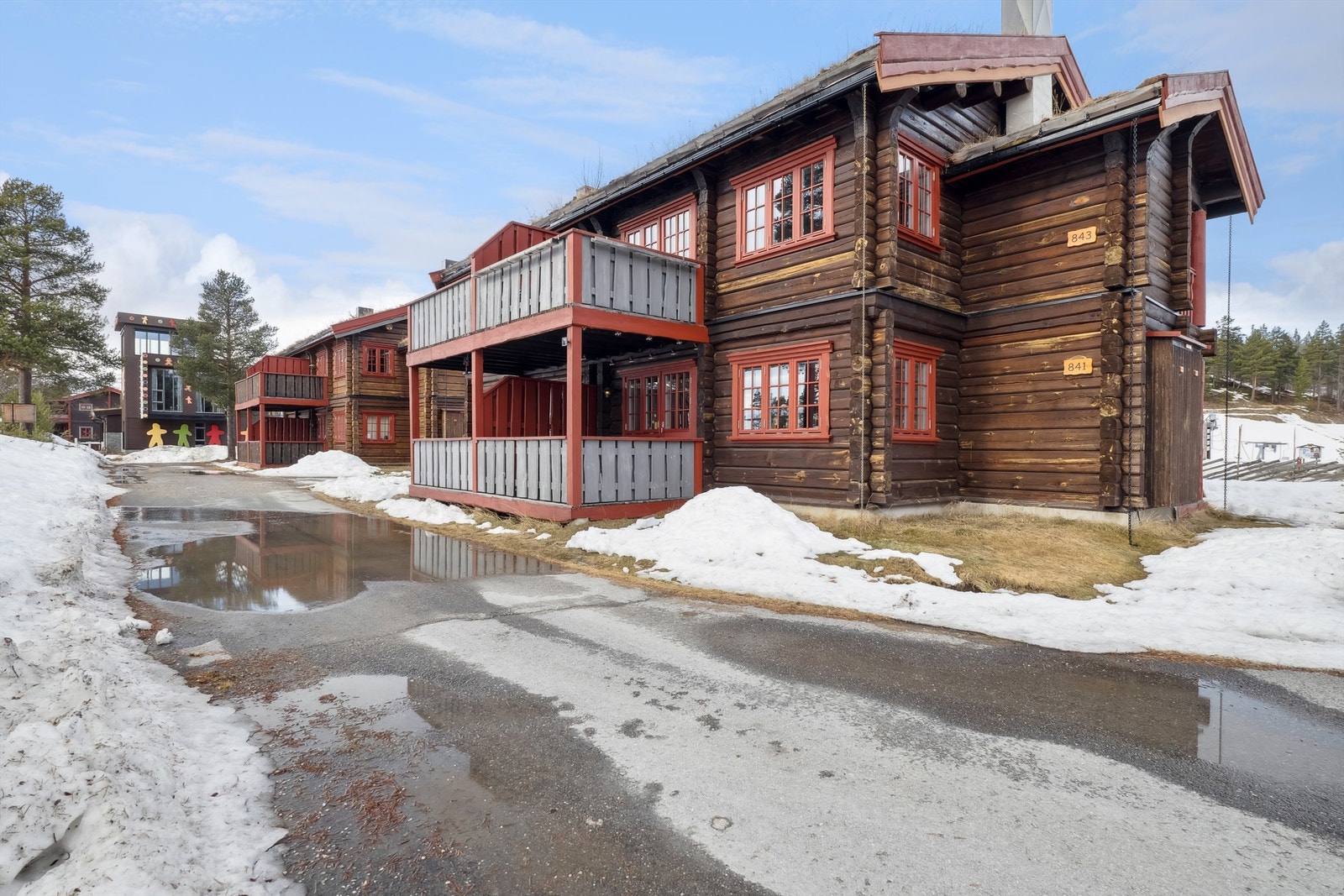 Sjarmerende og trivelig 3-roms fritidsleilighet i Nissegata 841! Leiligheten har en sentral beliggenhet på Savalen. Galleribilde