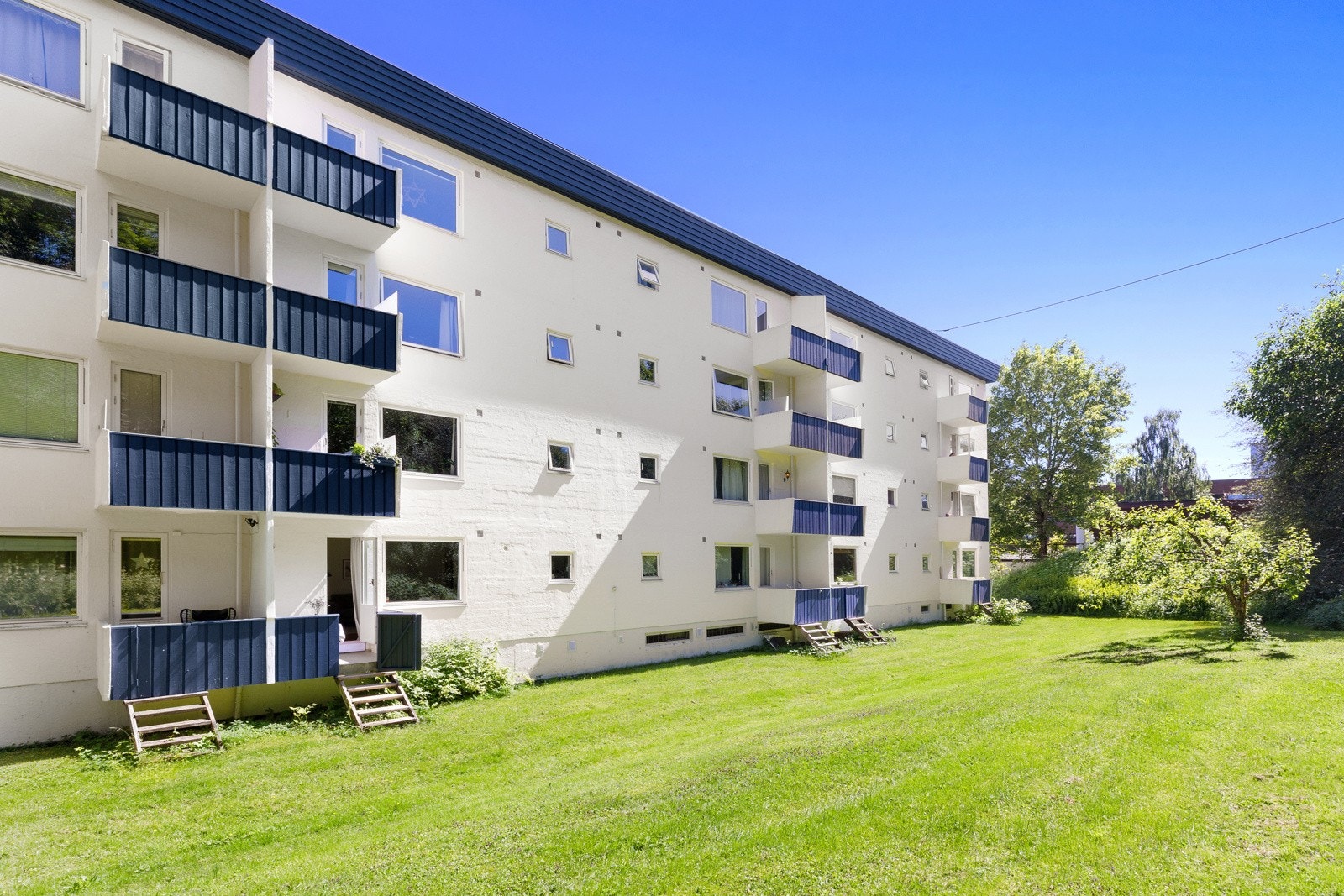 God intern beliggenhet, usjenert mot vest. Galleribilde