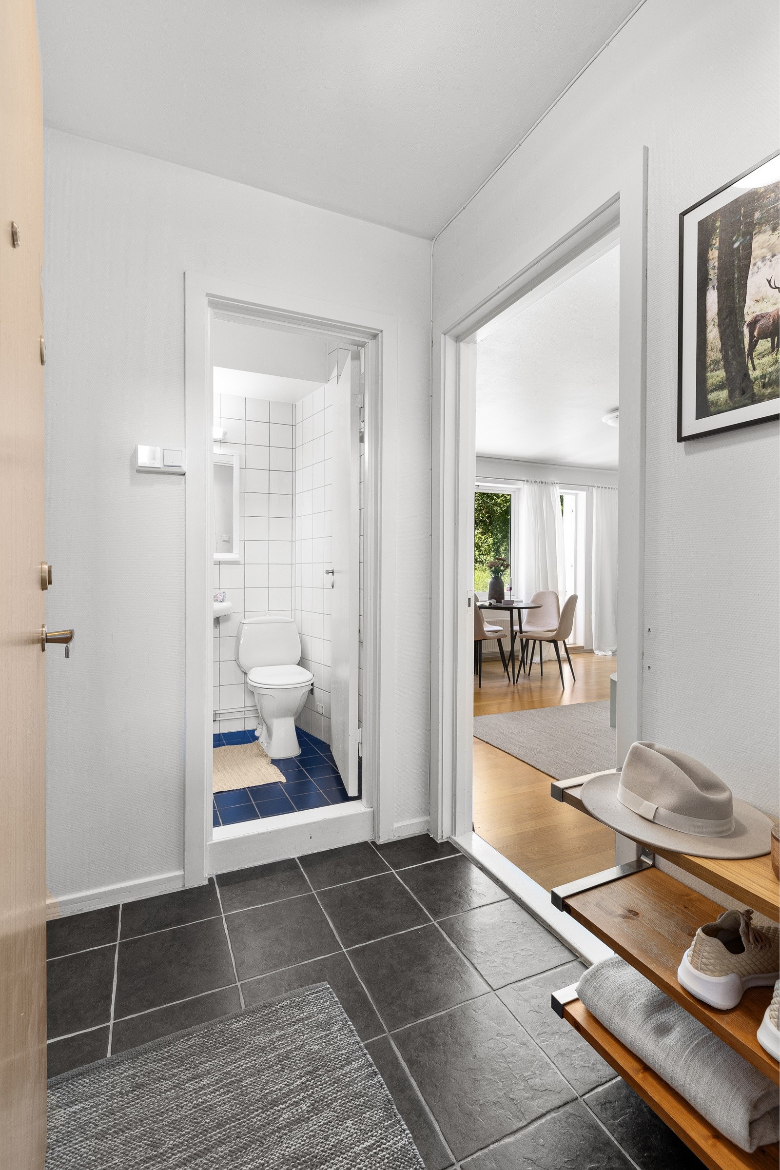 Entreen gir et godt førsteinntrykk av leiligheten. Galleribilde