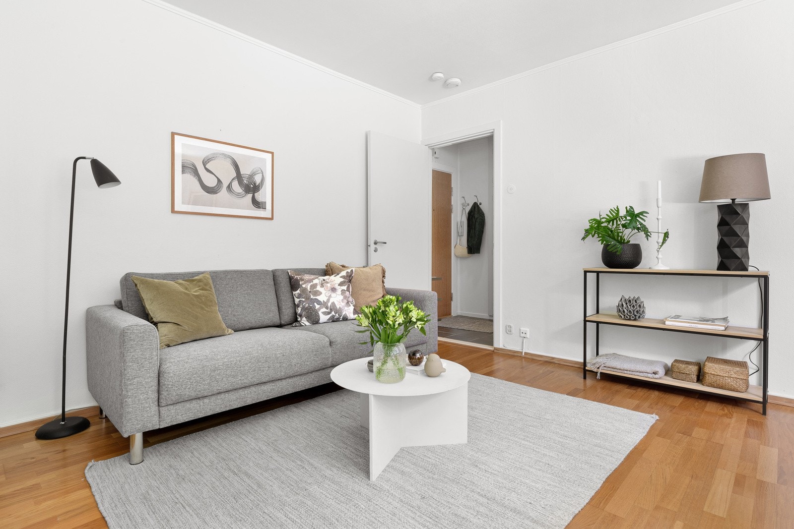 God planløsning, flere i brl. har flyttet kjøkken ut i stuen. Galleribilde