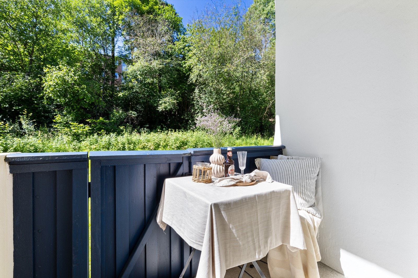 Koselig vestvendt balkong på 2 kvm. Galleribilde